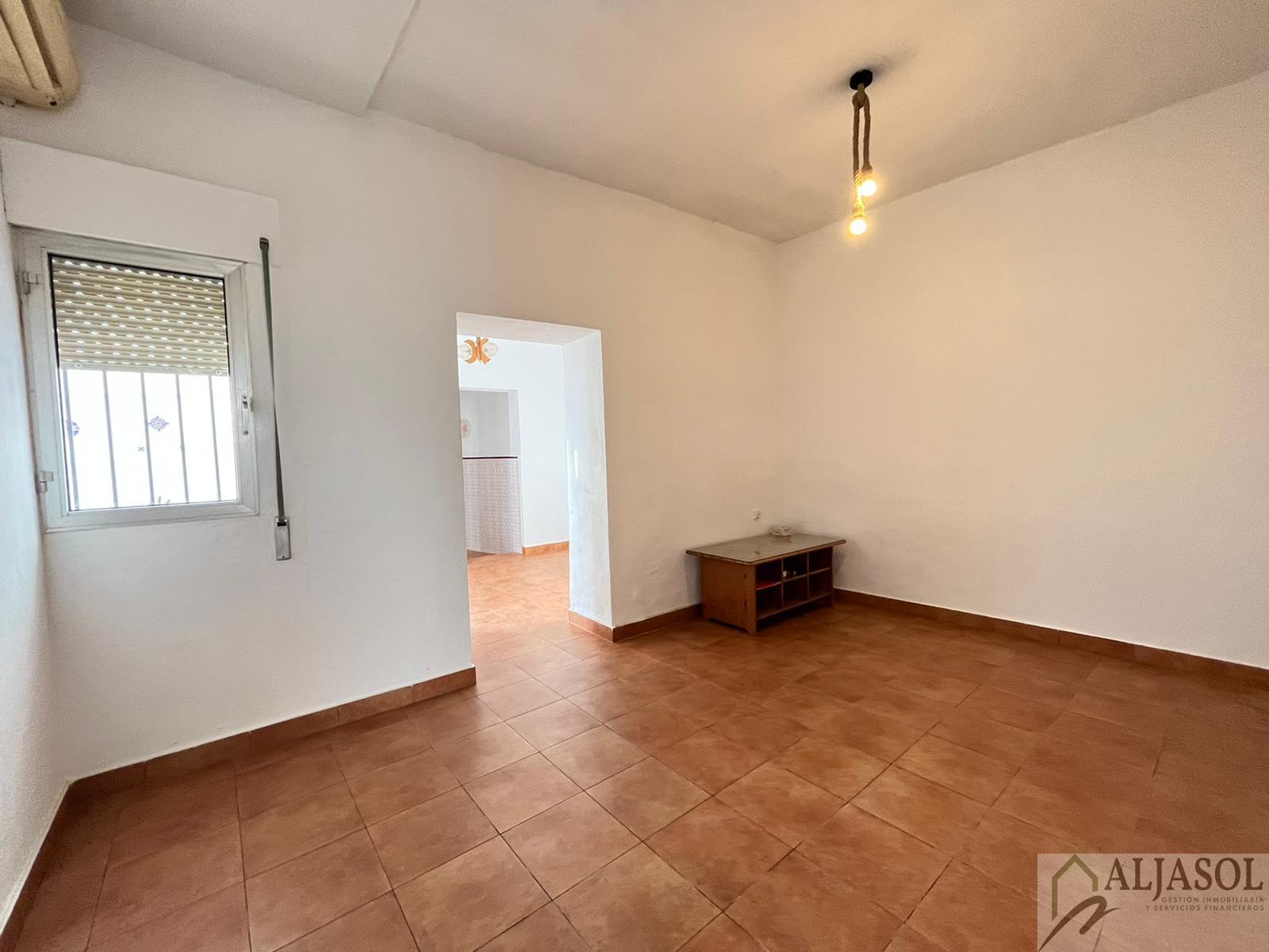 For sale of house in Gines