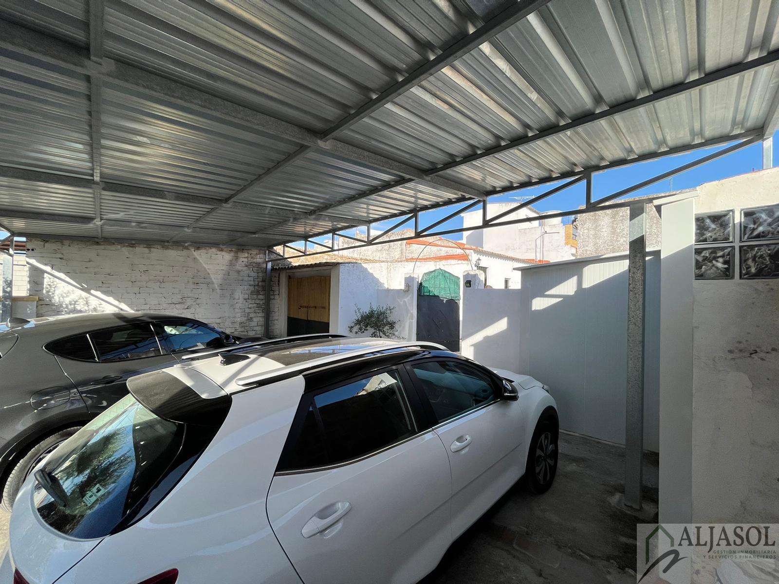 For sale of house in Gines