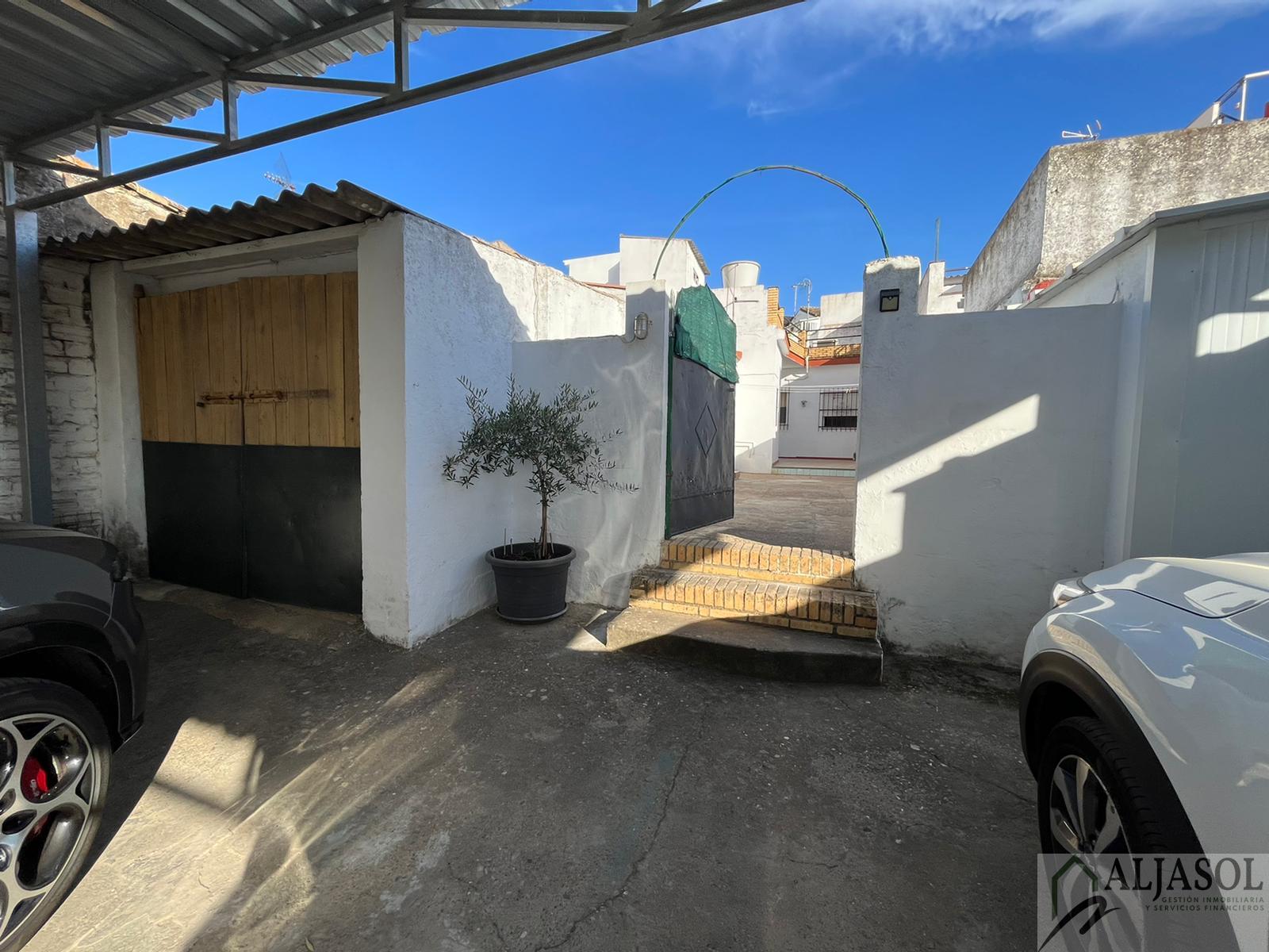 For sale of house in Gines