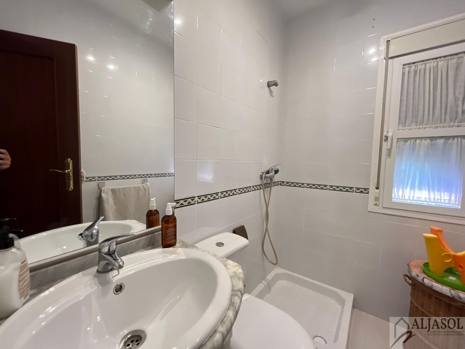 For sale of house in Salteras