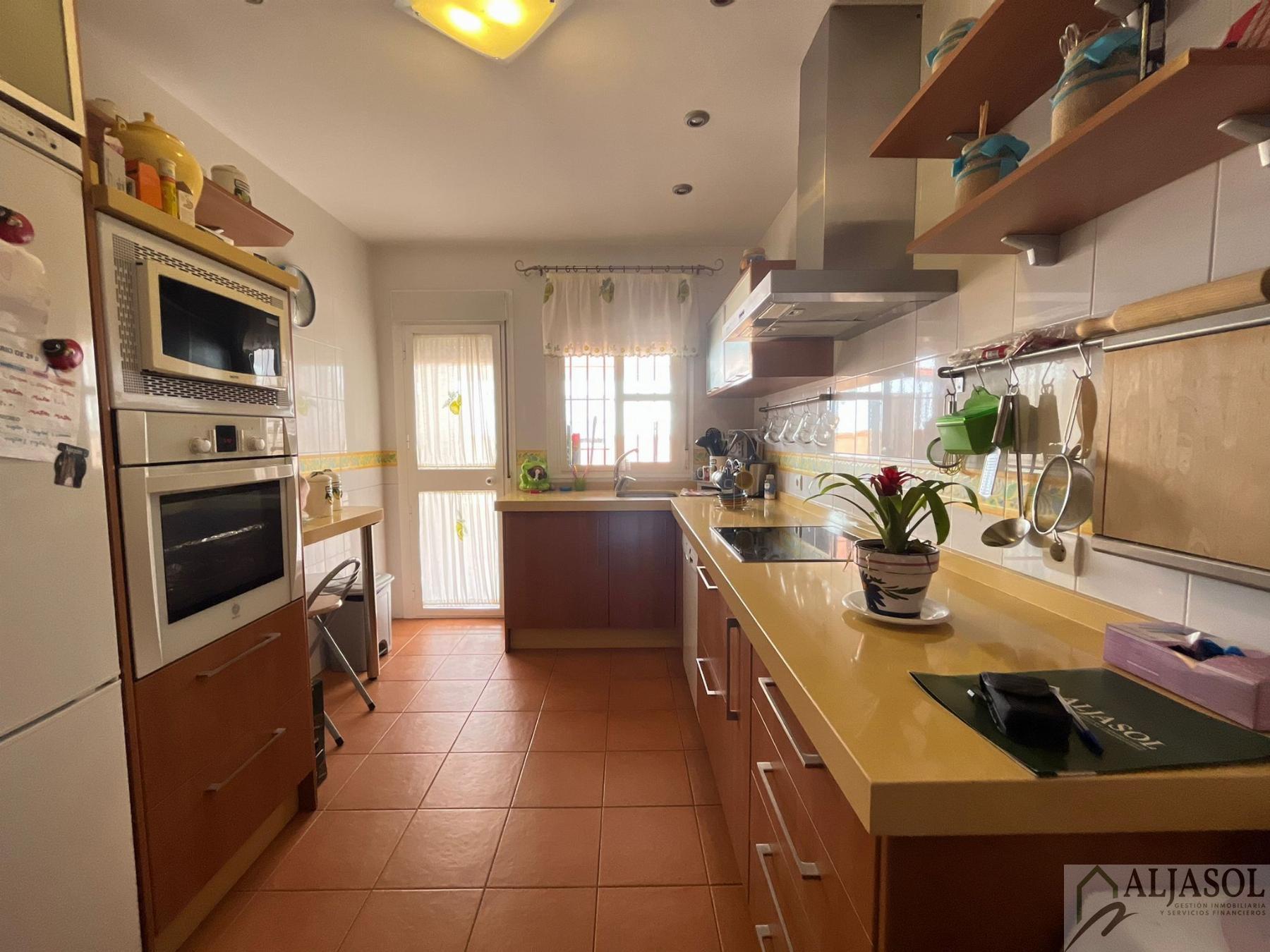 For sale of house in Salteras