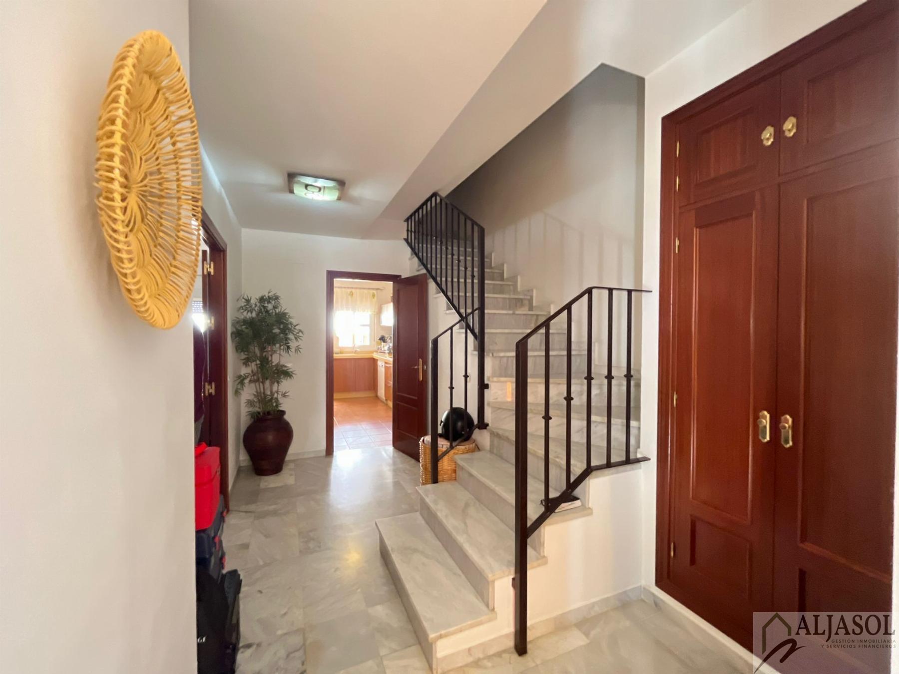 For sale of house in Salteras
