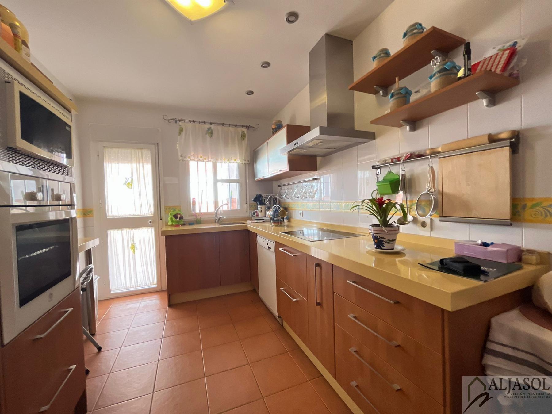 For sale of house in Salteras