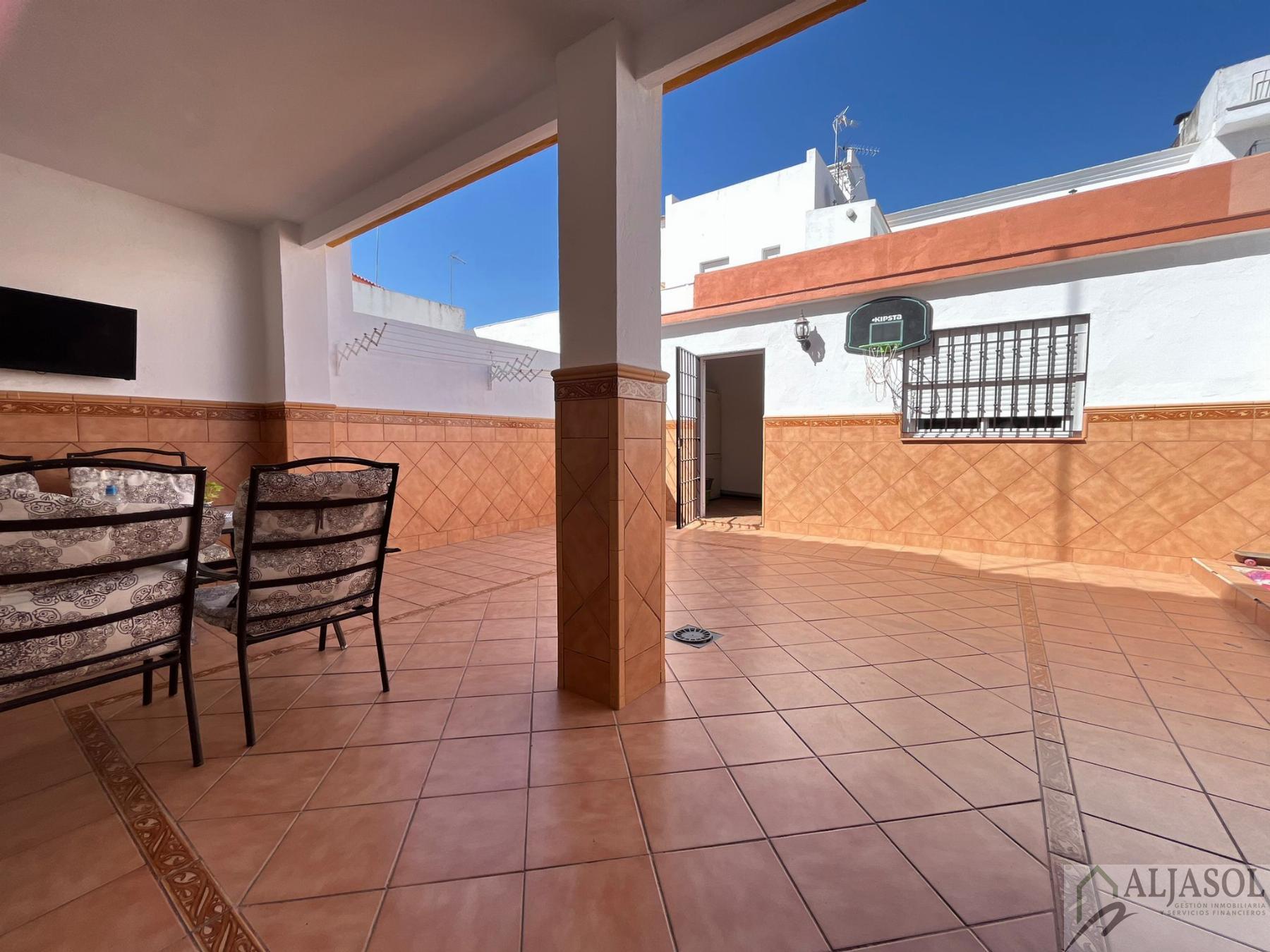 For sale of house in Salteras