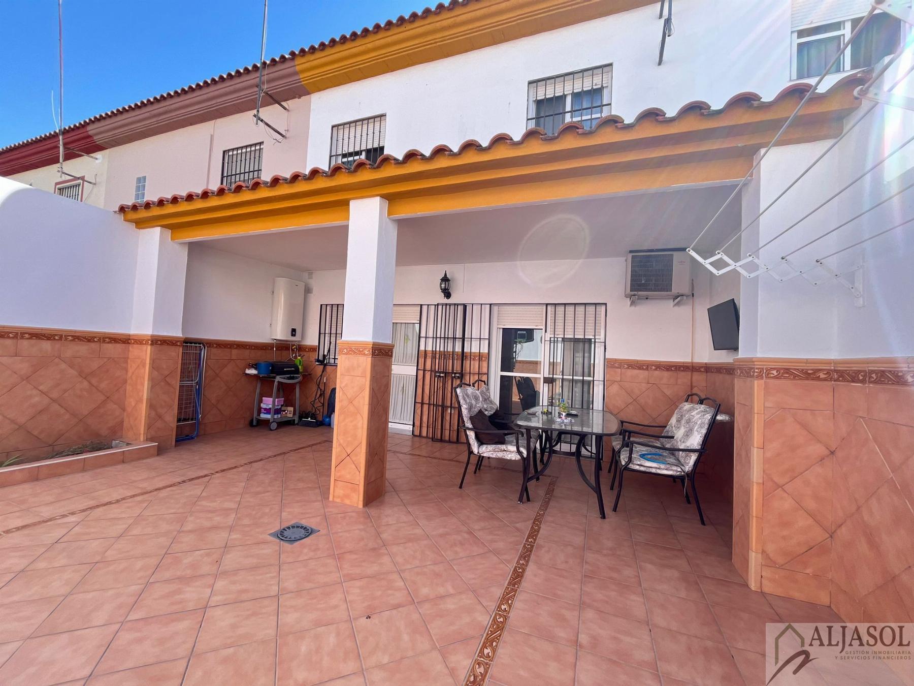 For sale of house in Salteras