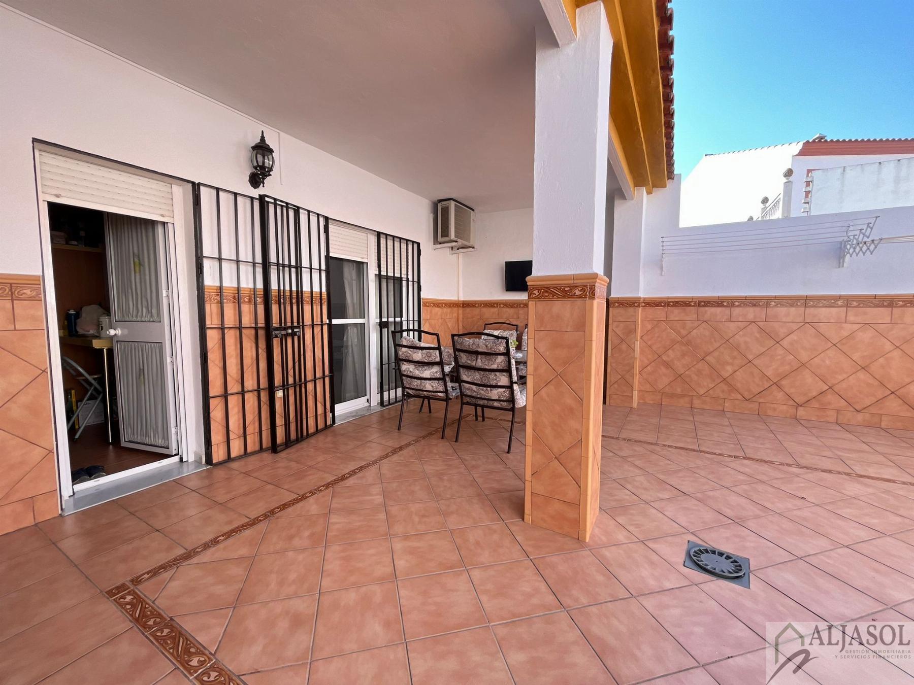 For sale of house in Salteras