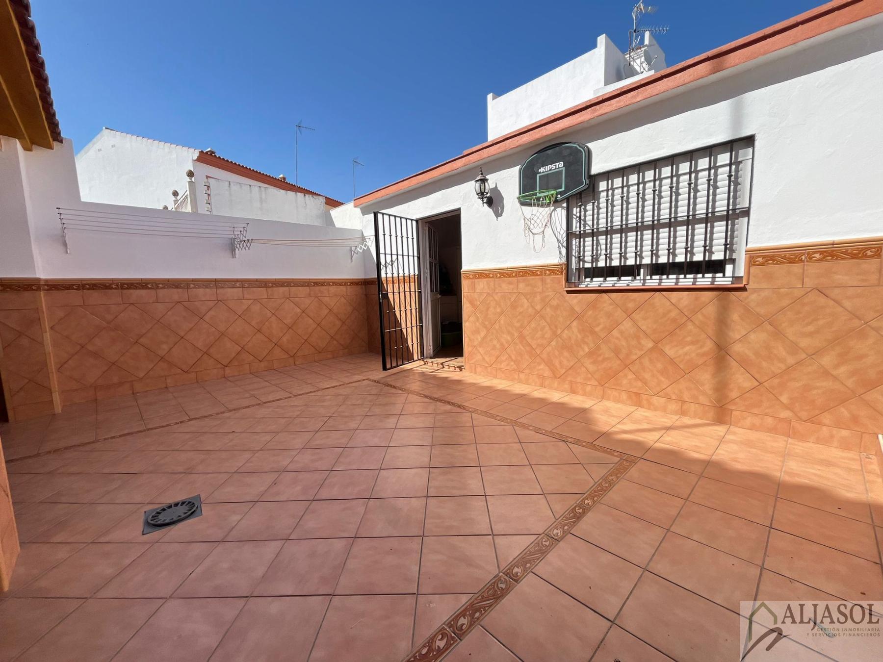 For sale of house in Salteras