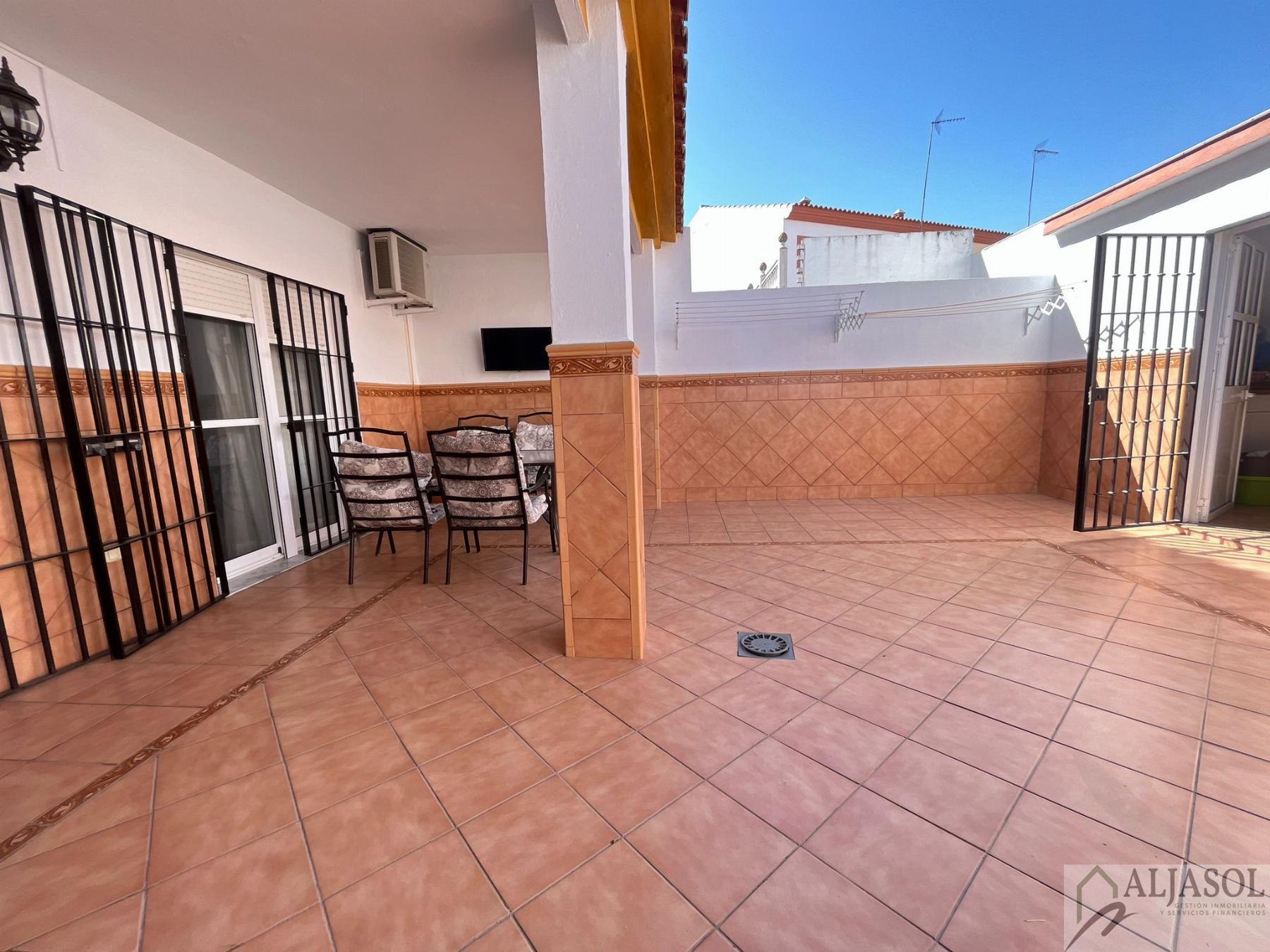 For sale of house in Salteras