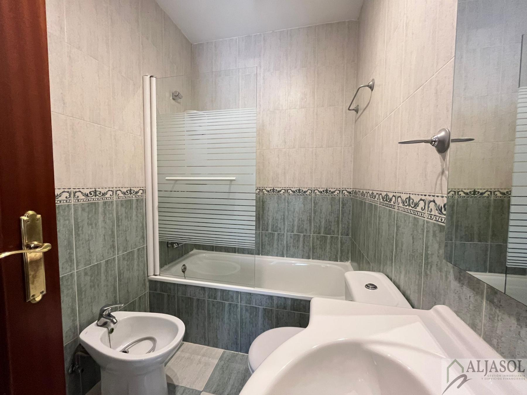 For sale of house in Salteras