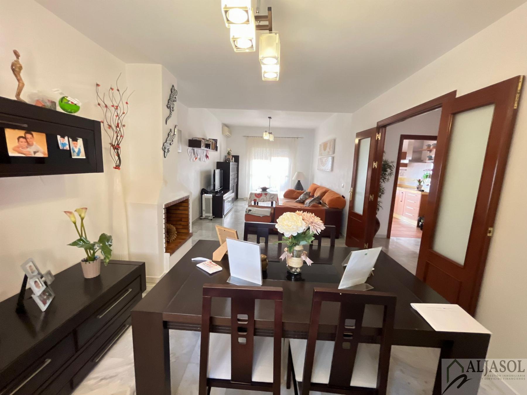 For sale of house in Salteras