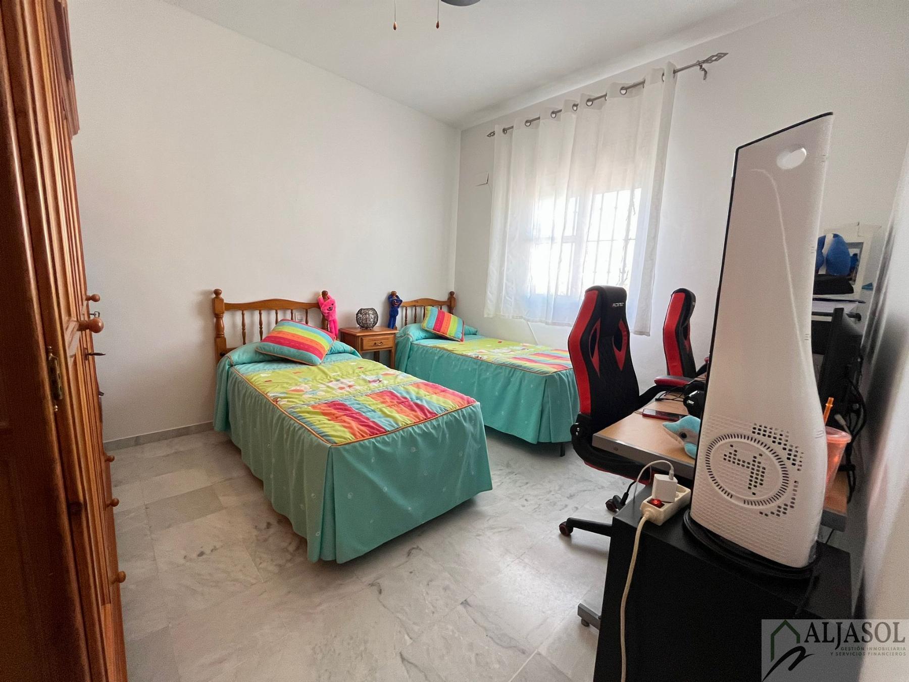 For sale of house in Salteras