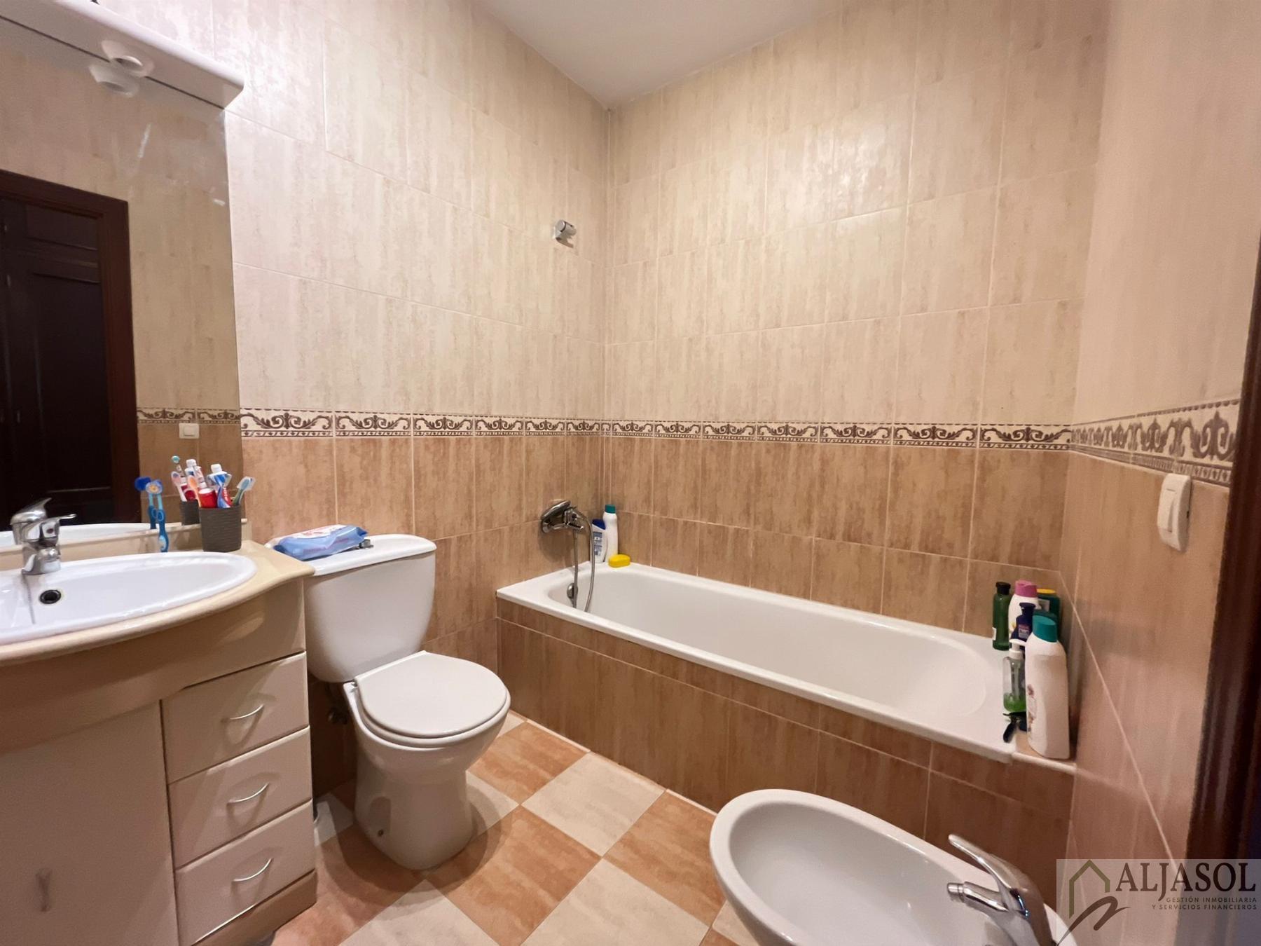 For sale of house in Salteras