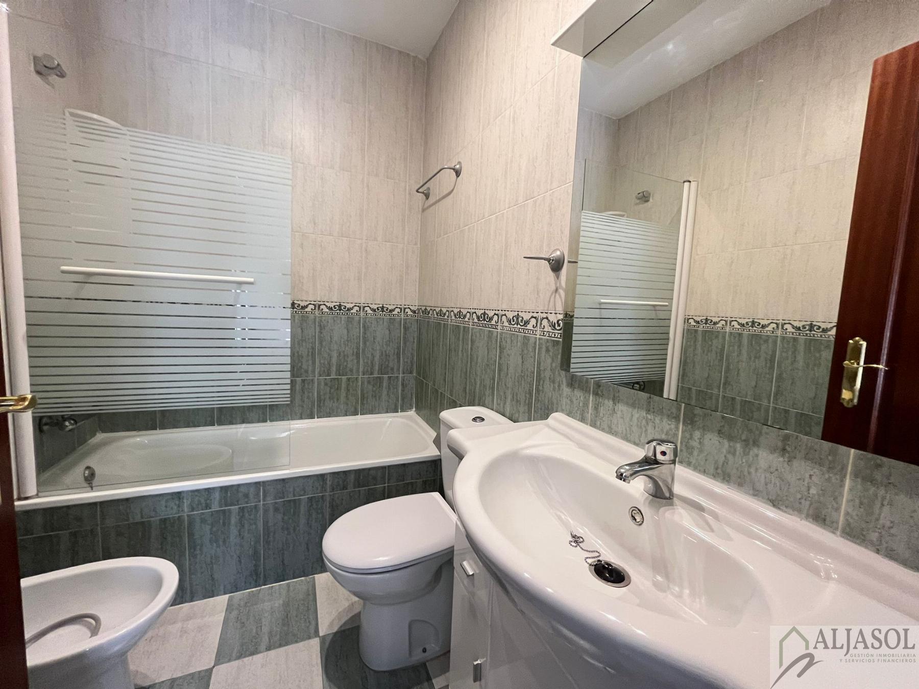 For sale of house in Salteras