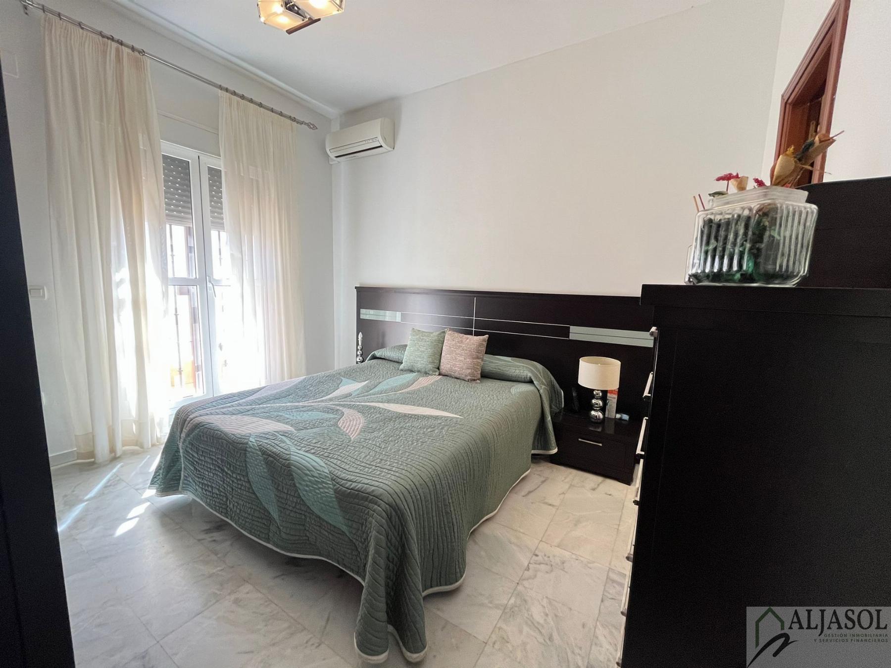 For sale of house in Salteras