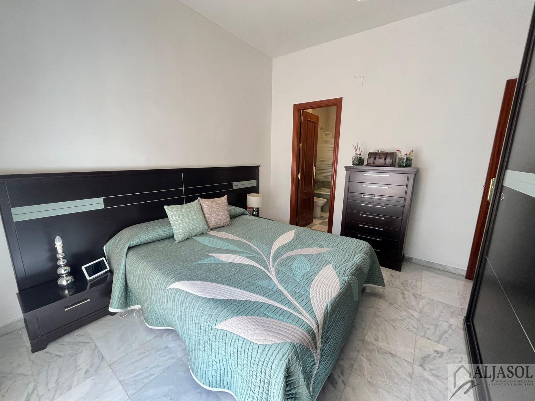 For sale of house in Salteras