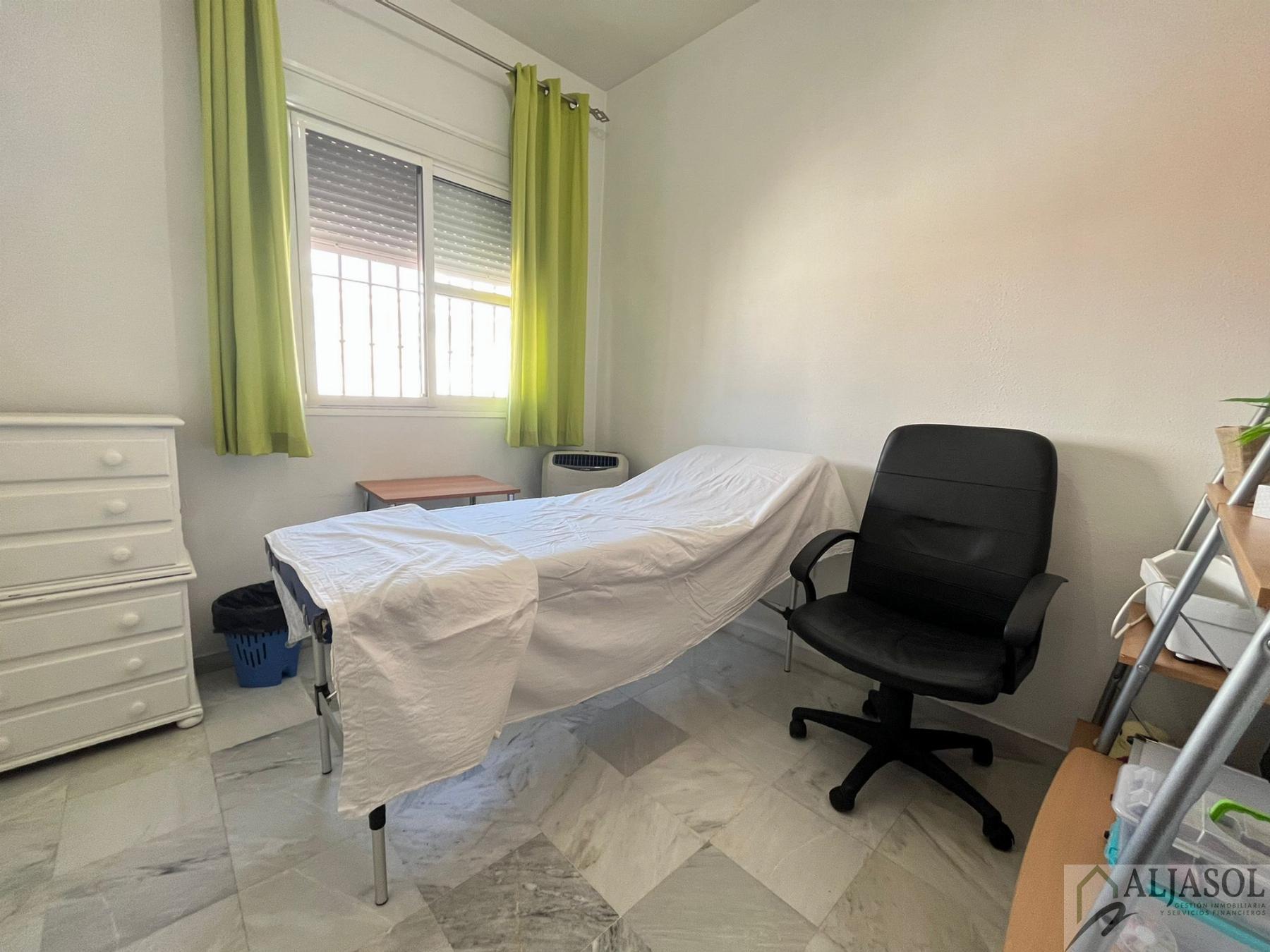 For sale of house in Salteras