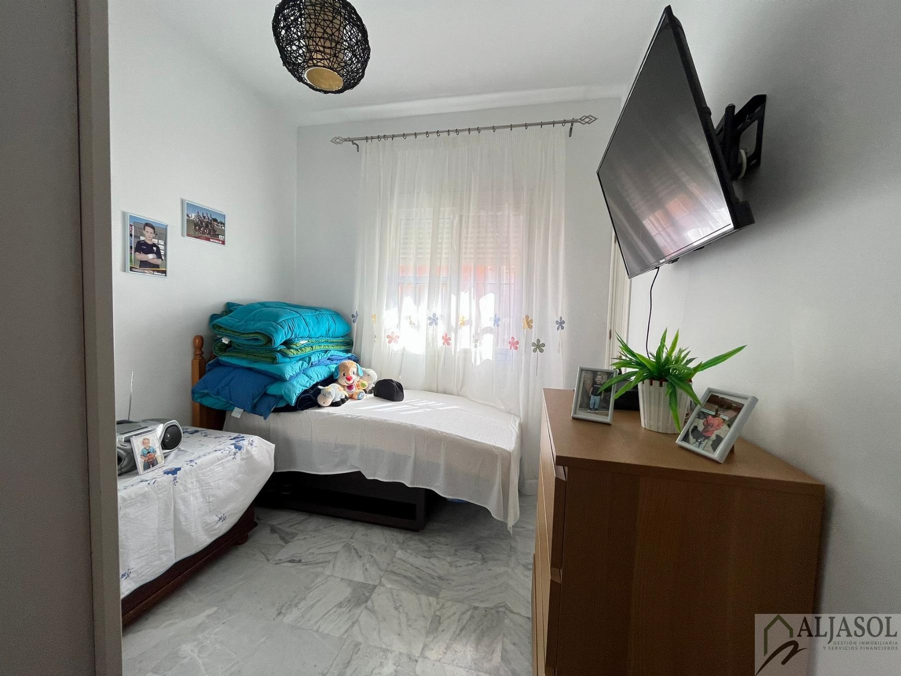 For sale of house in Salteras