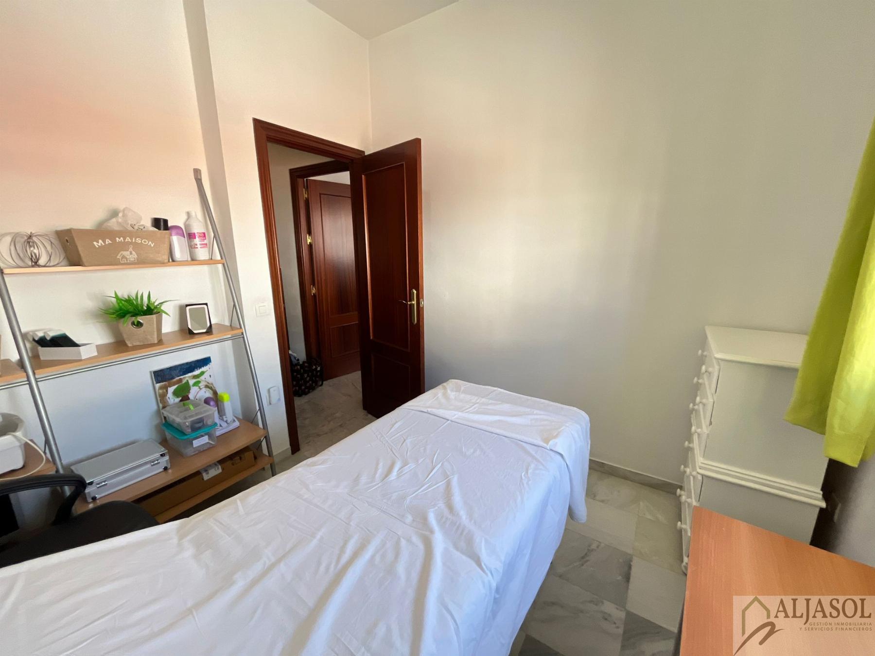 For sale of house in Salteras