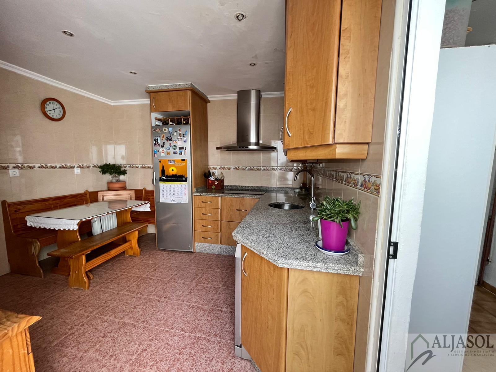 For sale of house in Olivares