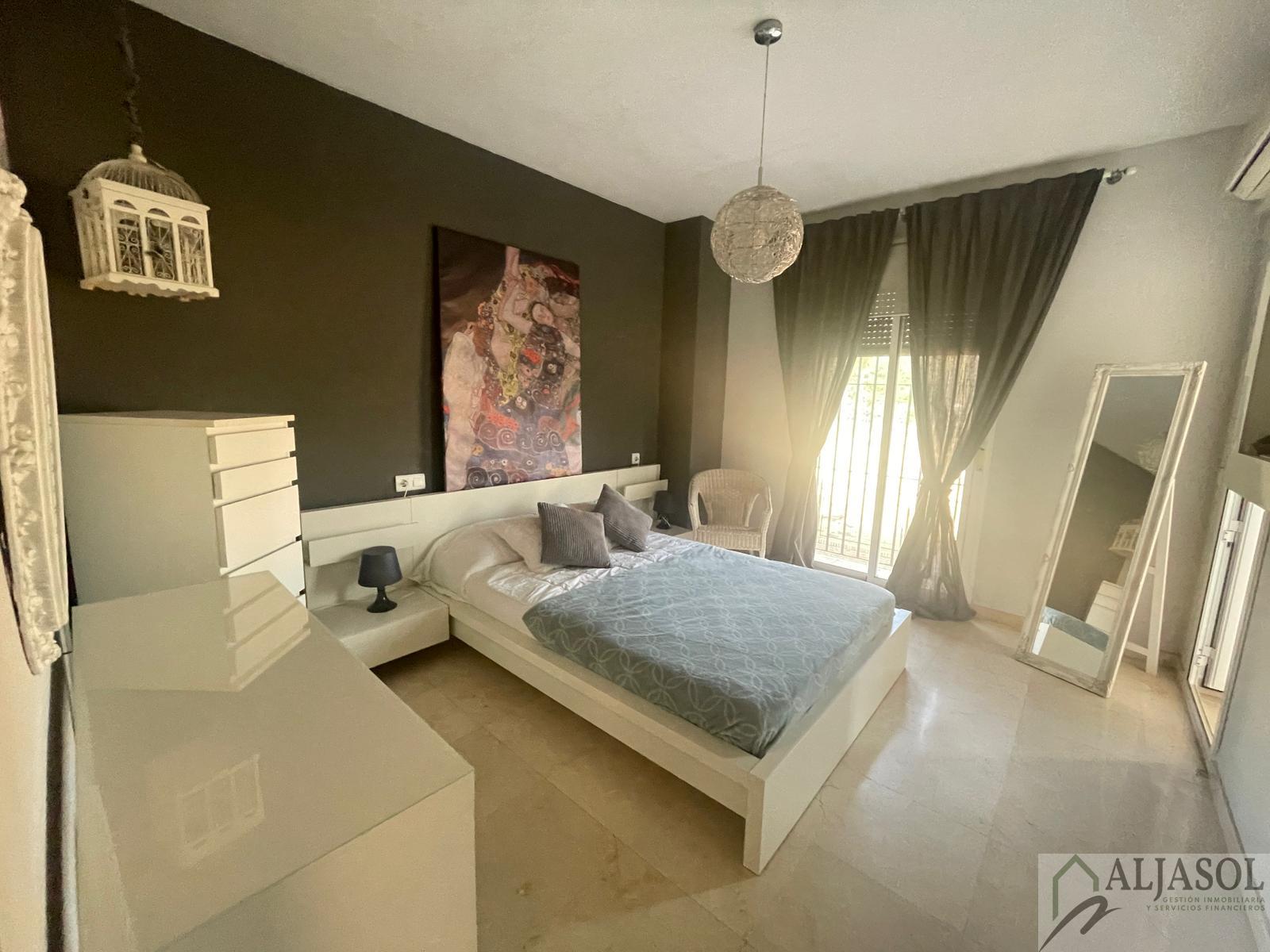 For sale of house in Villanueva del Ariscal