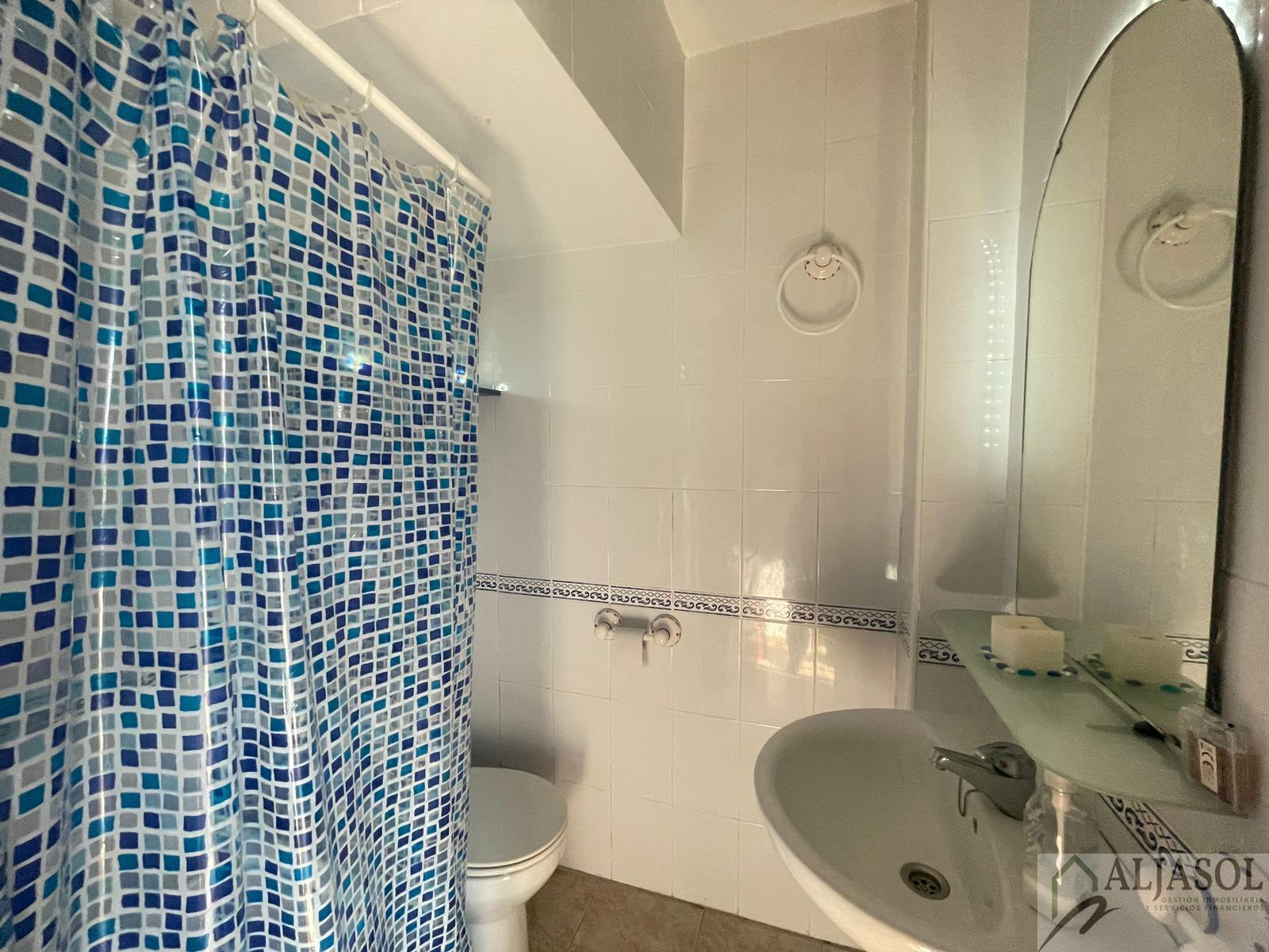 For sale of house in Villanueva del Ariscal