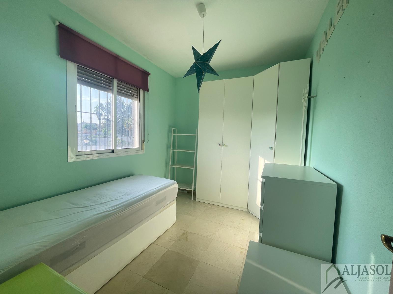 For sale of house in Villanueva del Ariscal