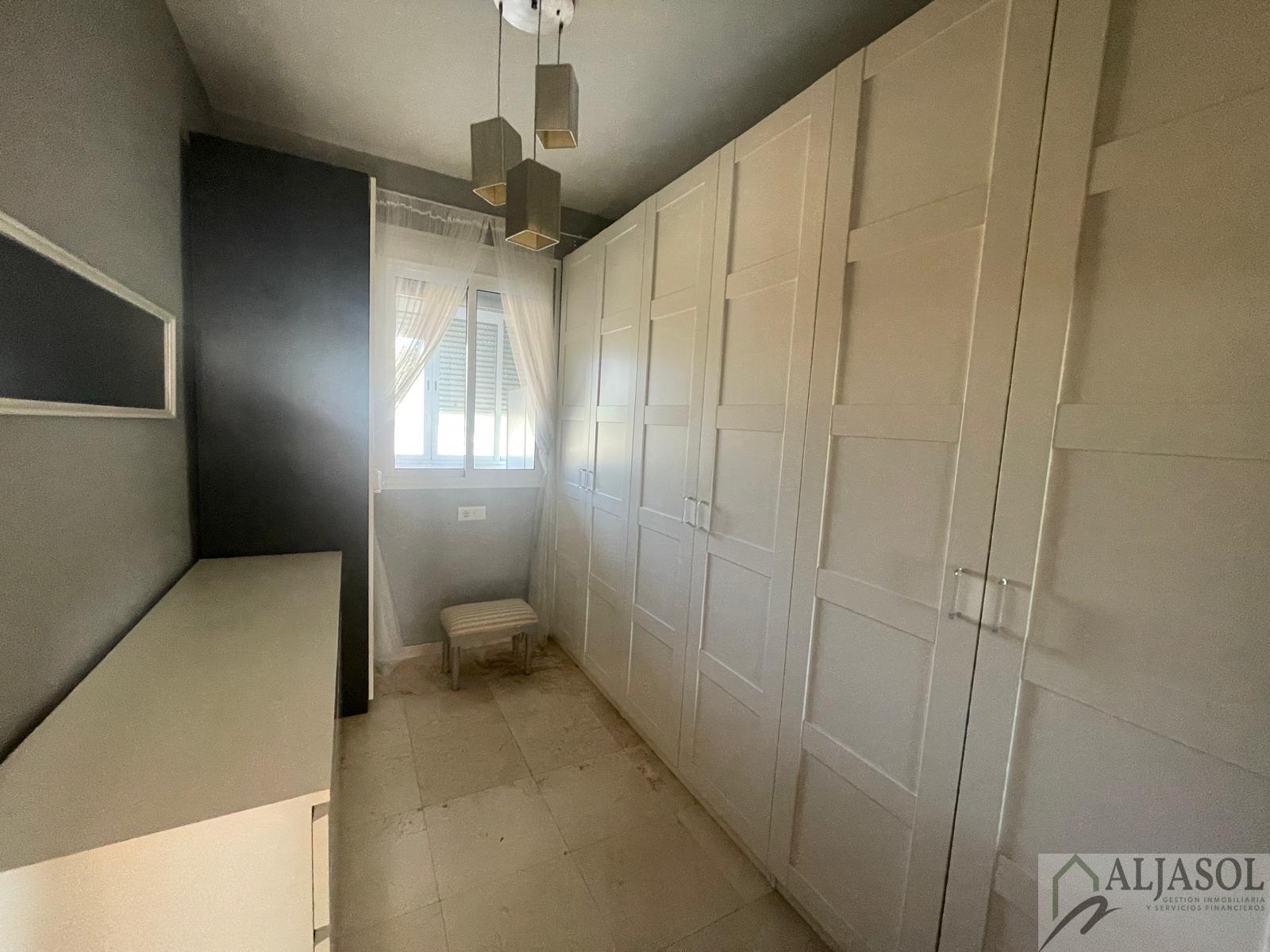 For sale of house in Villanueva del Ariscal