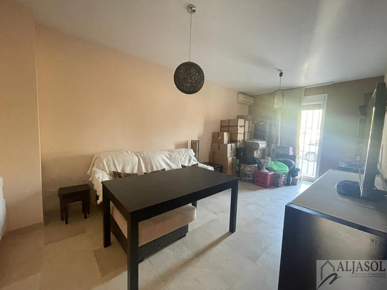 For sale of house in Villanueva del Ariscal