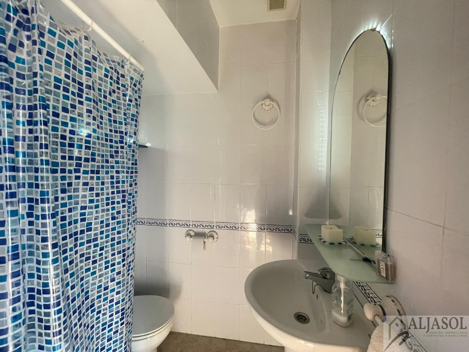 For sale of house in Villanueva del Ariscal
