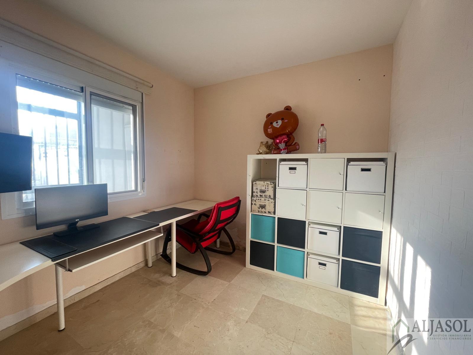 For sale of house in Villanueva del Ariscal