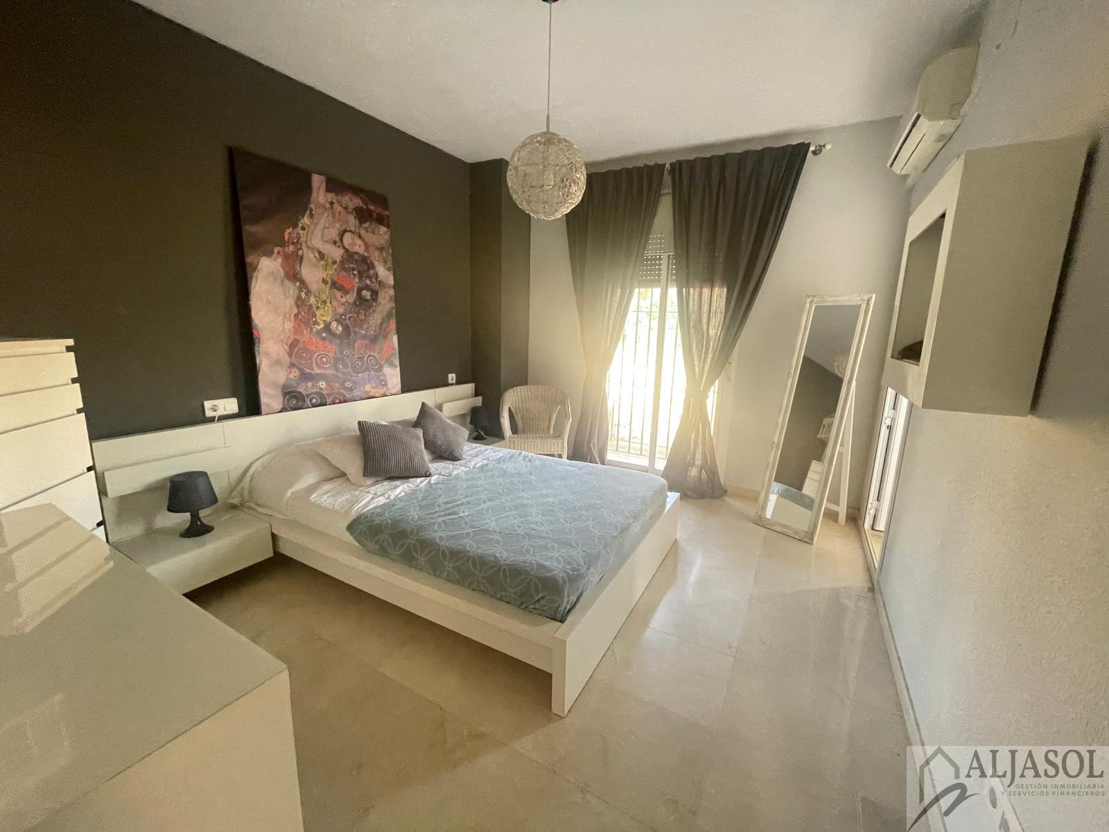 For sale of house in Villanueva del Ariscal