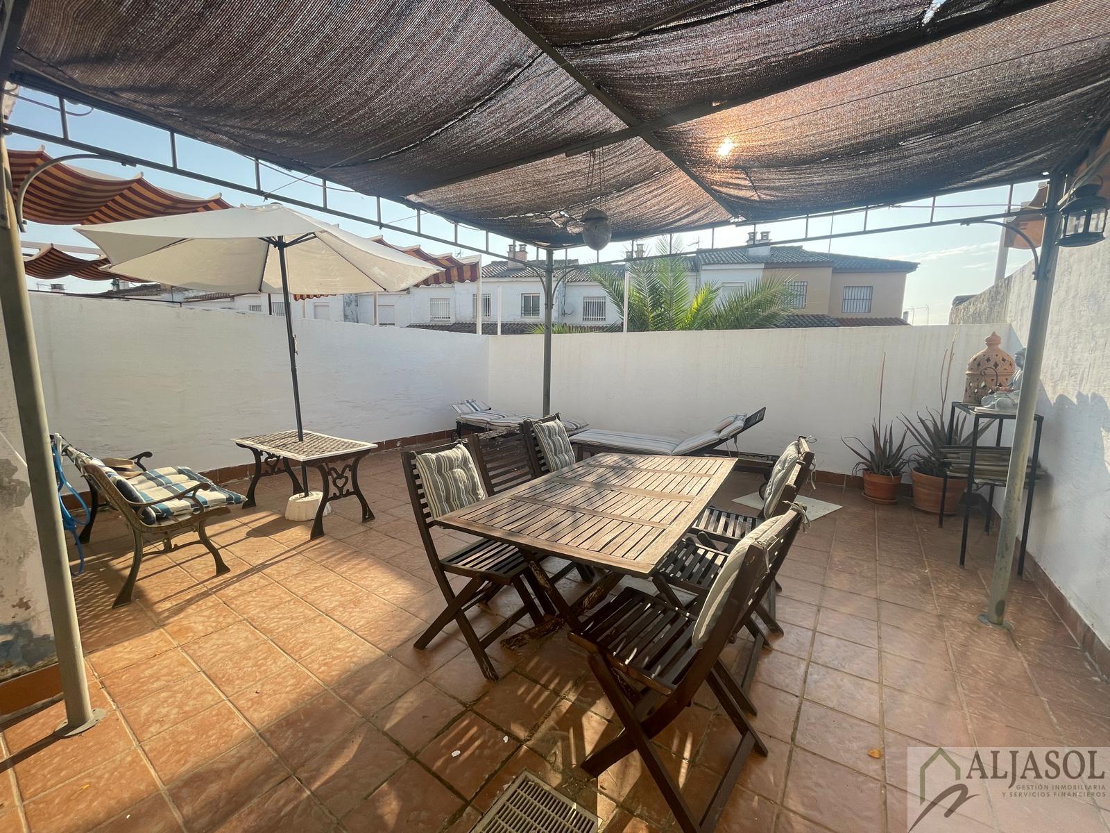 For sale of house in Villanueva del Ariscal