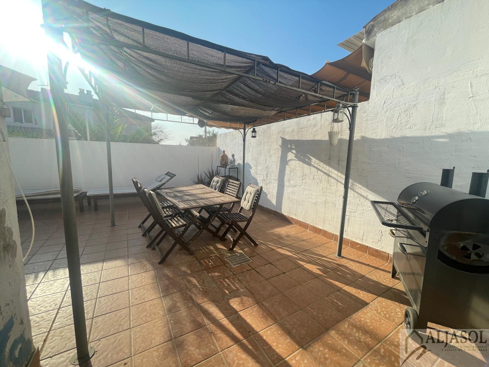 For sale of house in Villanueva del Ariscal