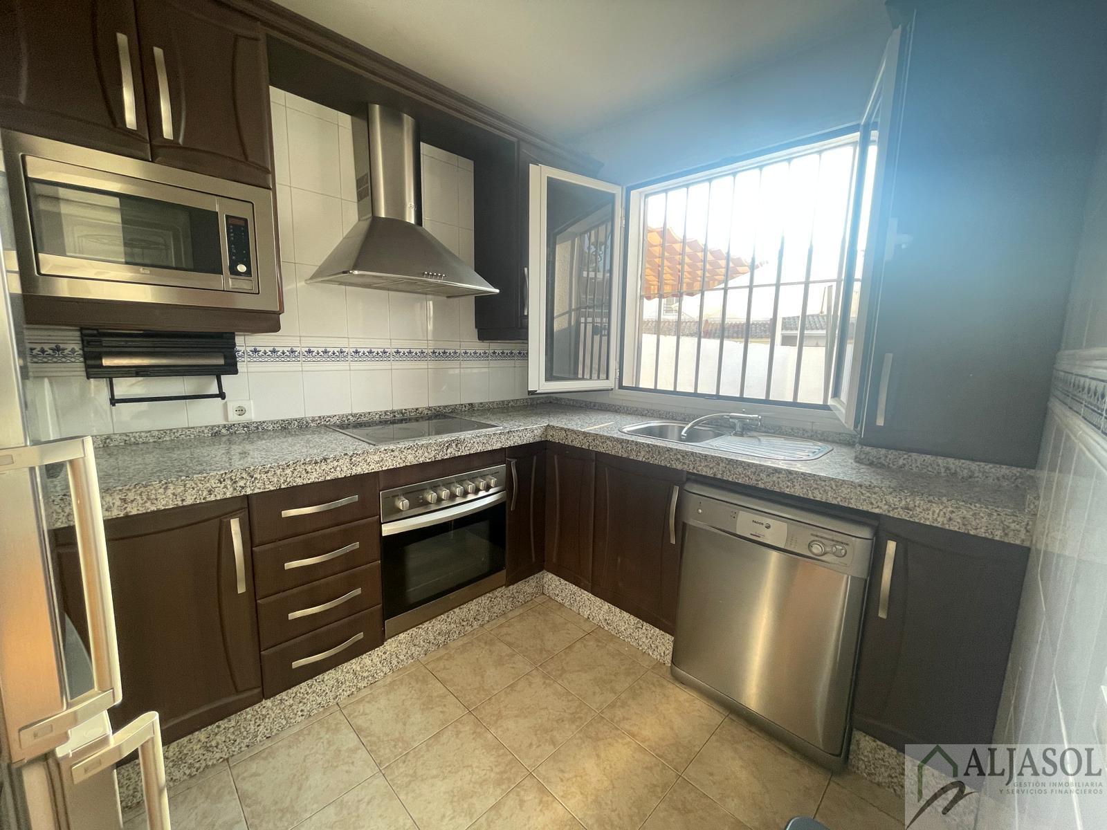 For sale of house in Villanueva del Ariscal