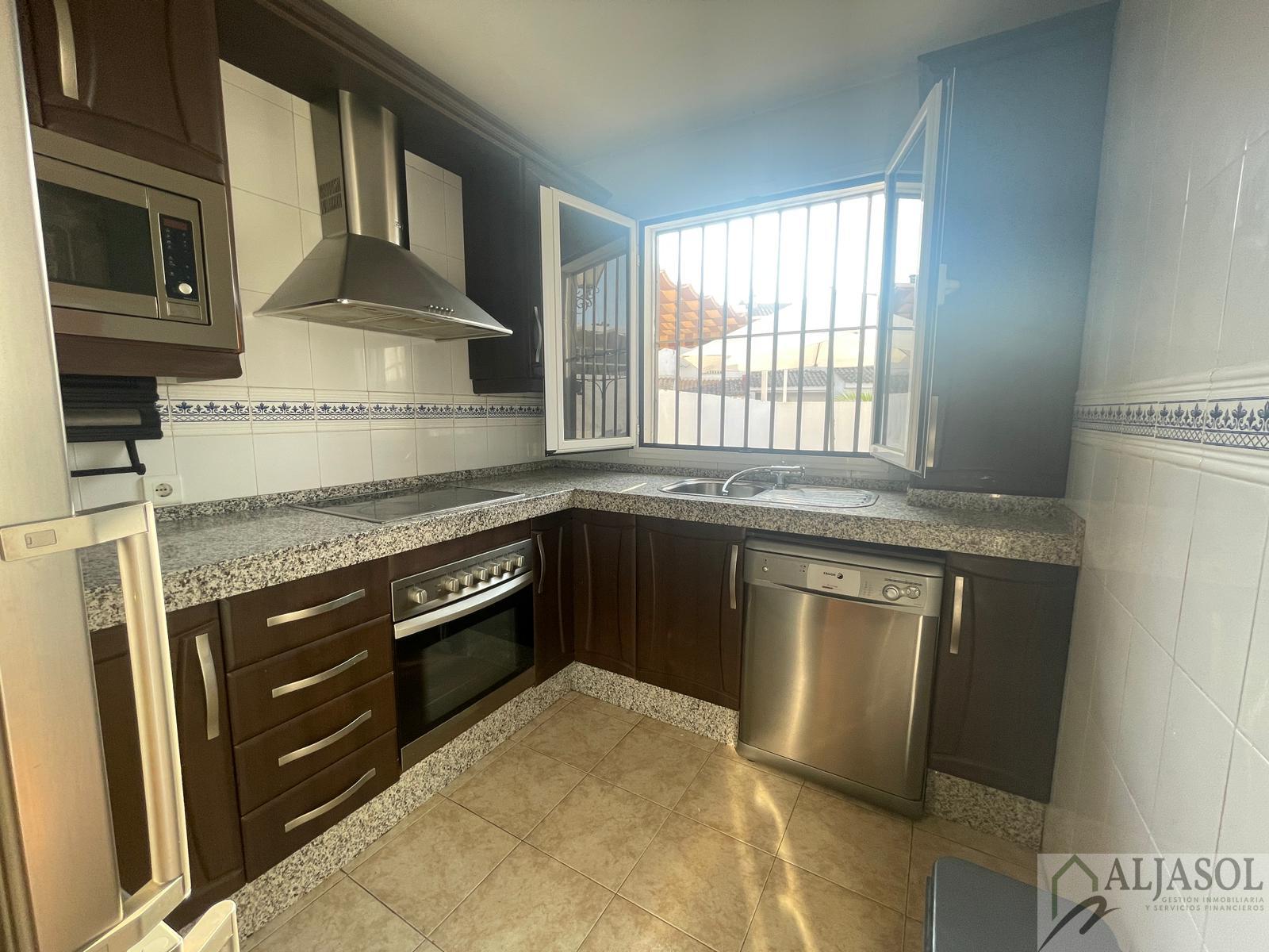 For sale of house in Villanueva del Ariscal