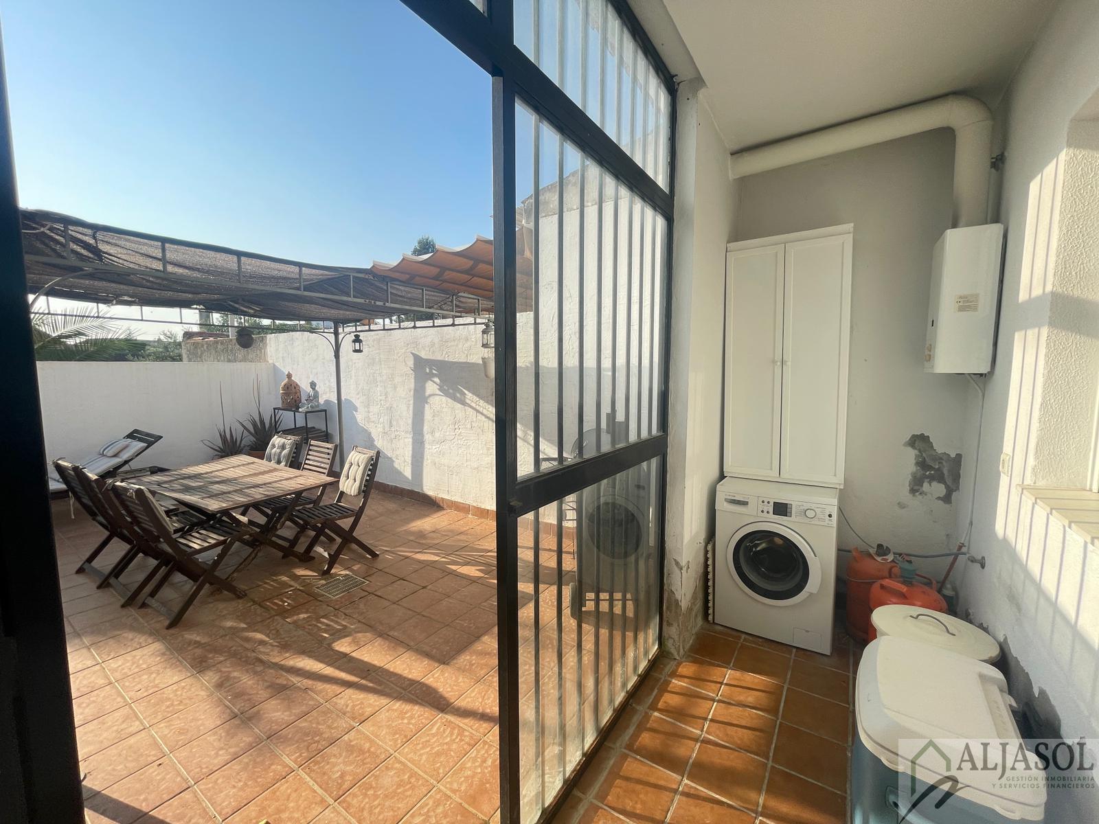 For sale of house in Villanueva del Ariscal
