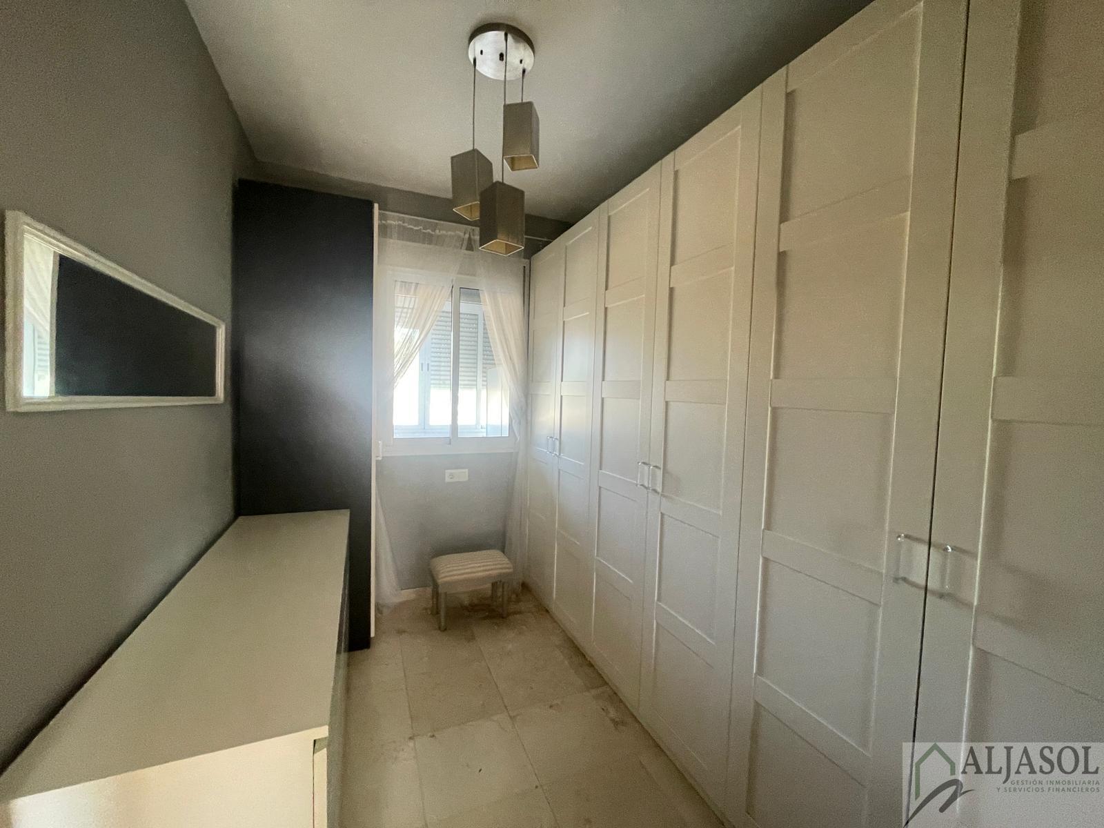 For sale of house in Villanueva del Ariscal
