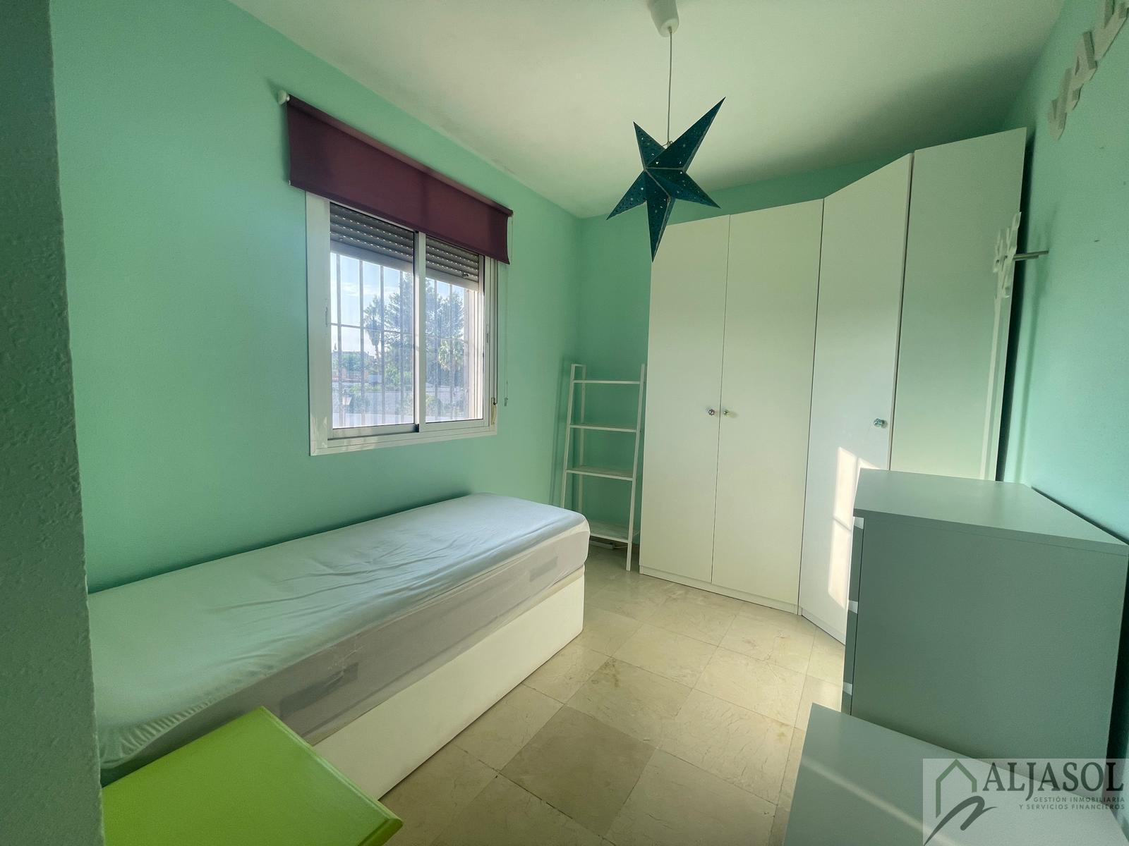 For sale of house in Villanueva del Ariscal