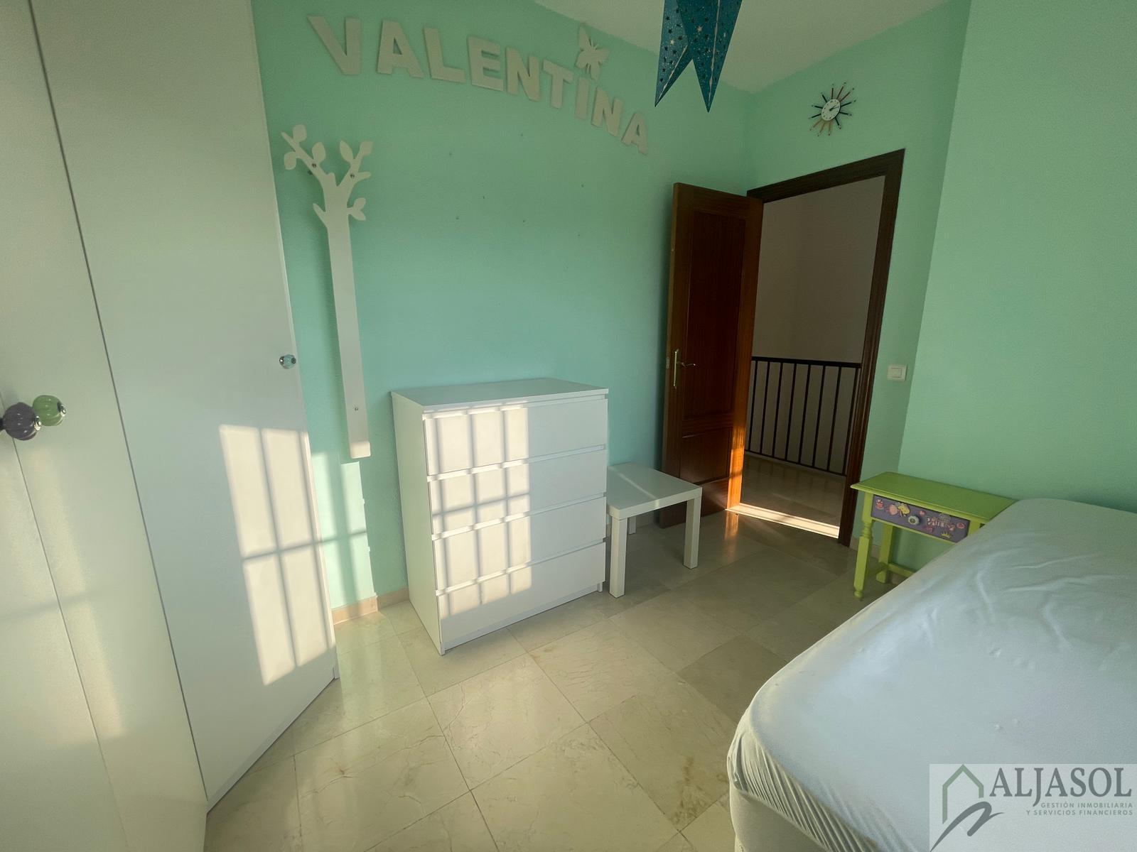 For sale of house in Villanueva del Ariscal