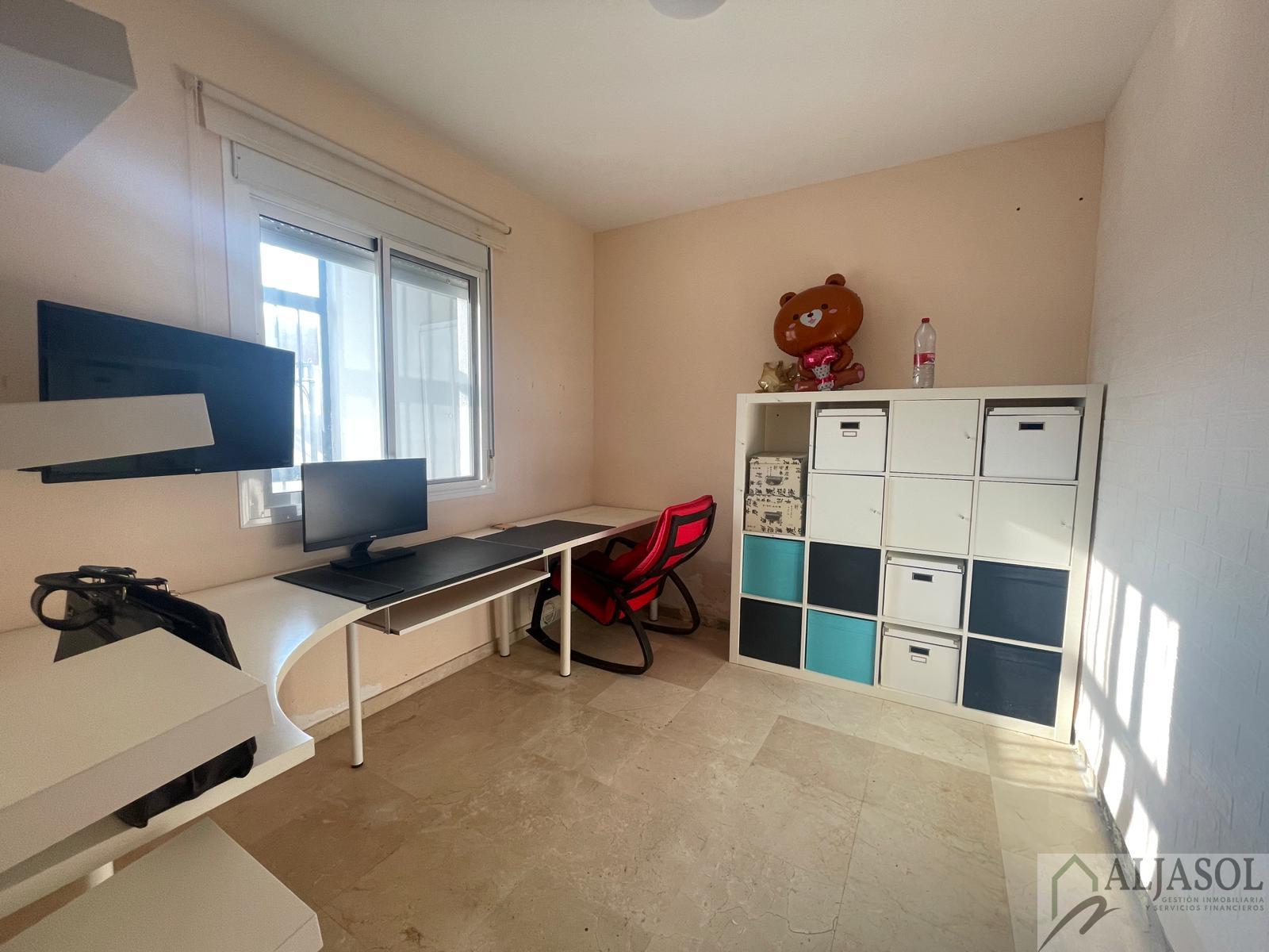 For sale of house in Villanueva del Ariscal