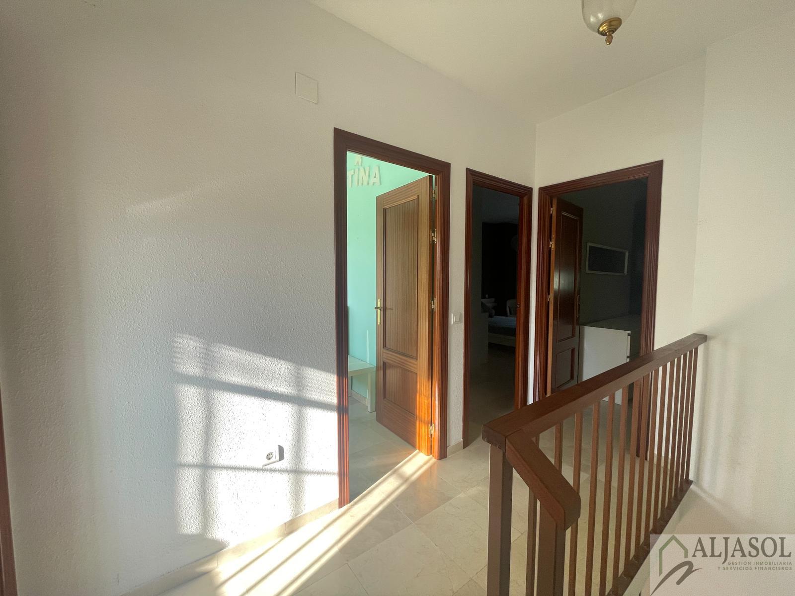 For sale of house in Villanueva del Ariscal