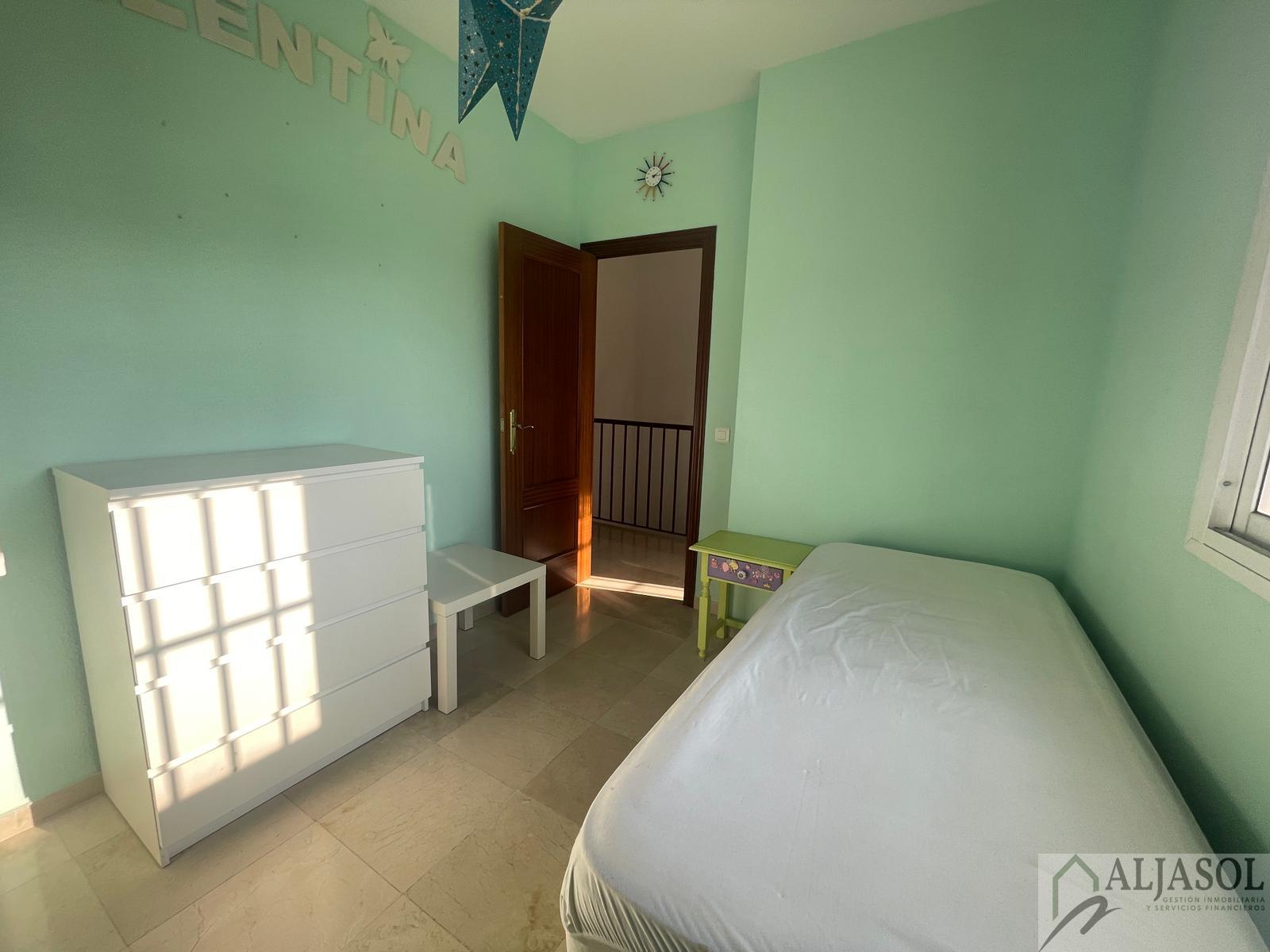 For sale of house in Villanueva del Ariscal