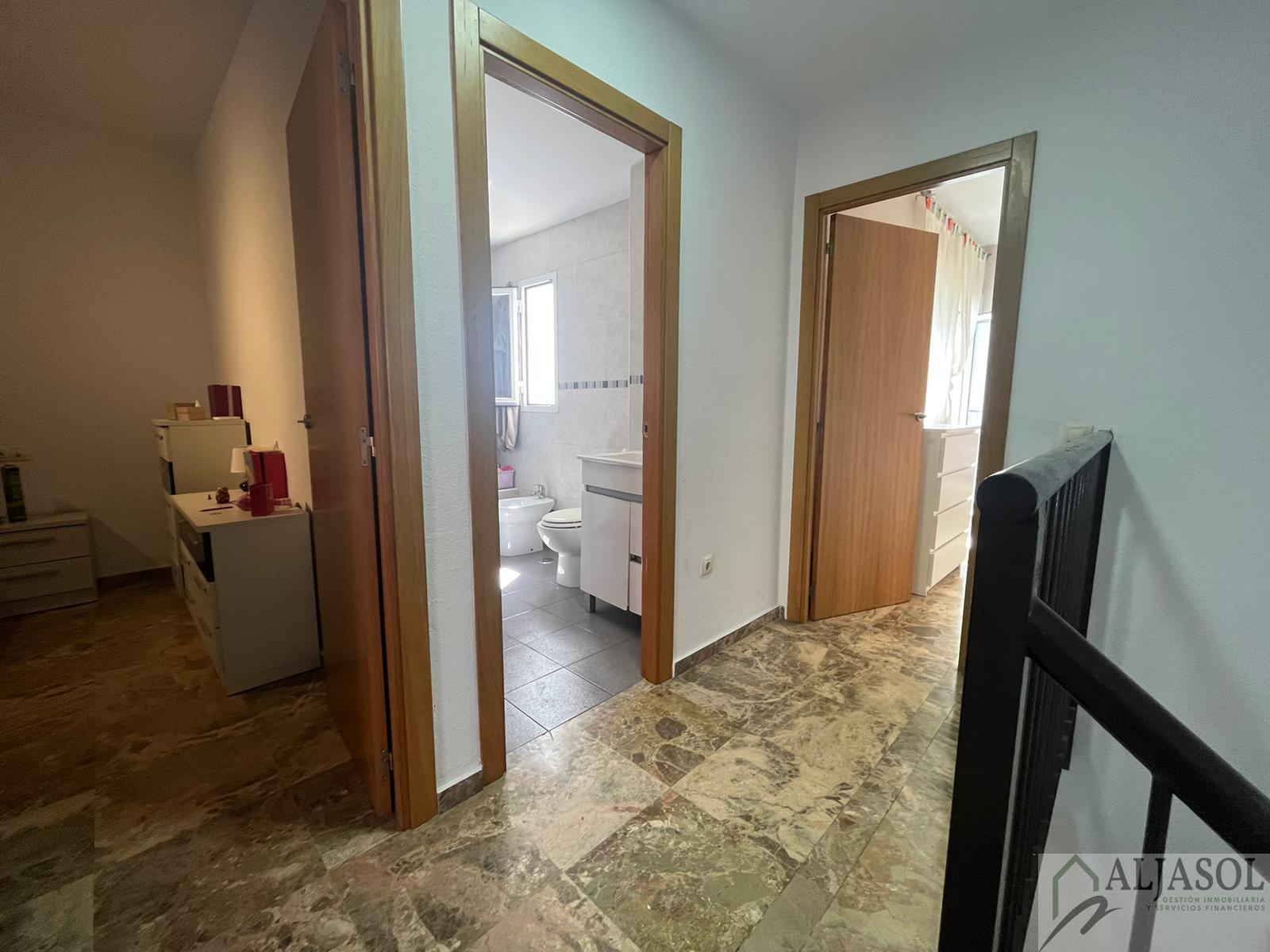 For sale of house in Gines