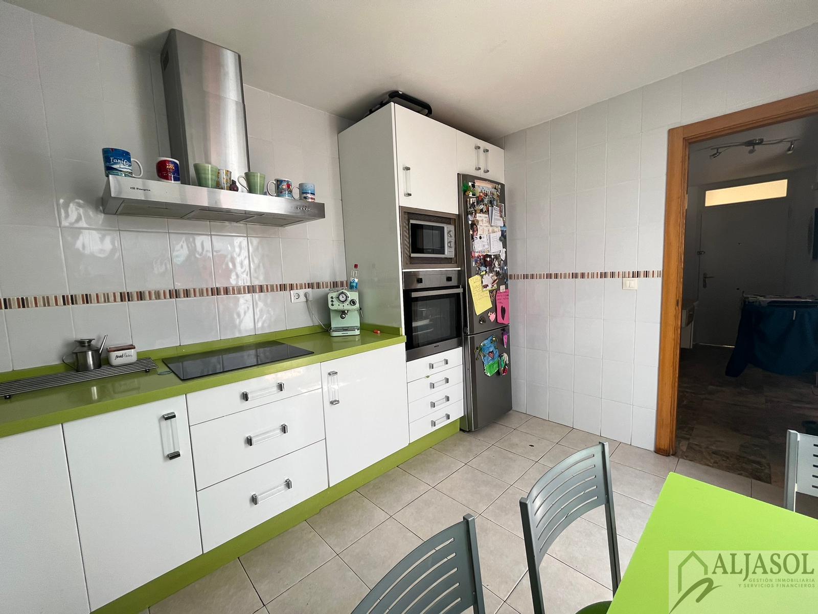 For sale of house in Gines