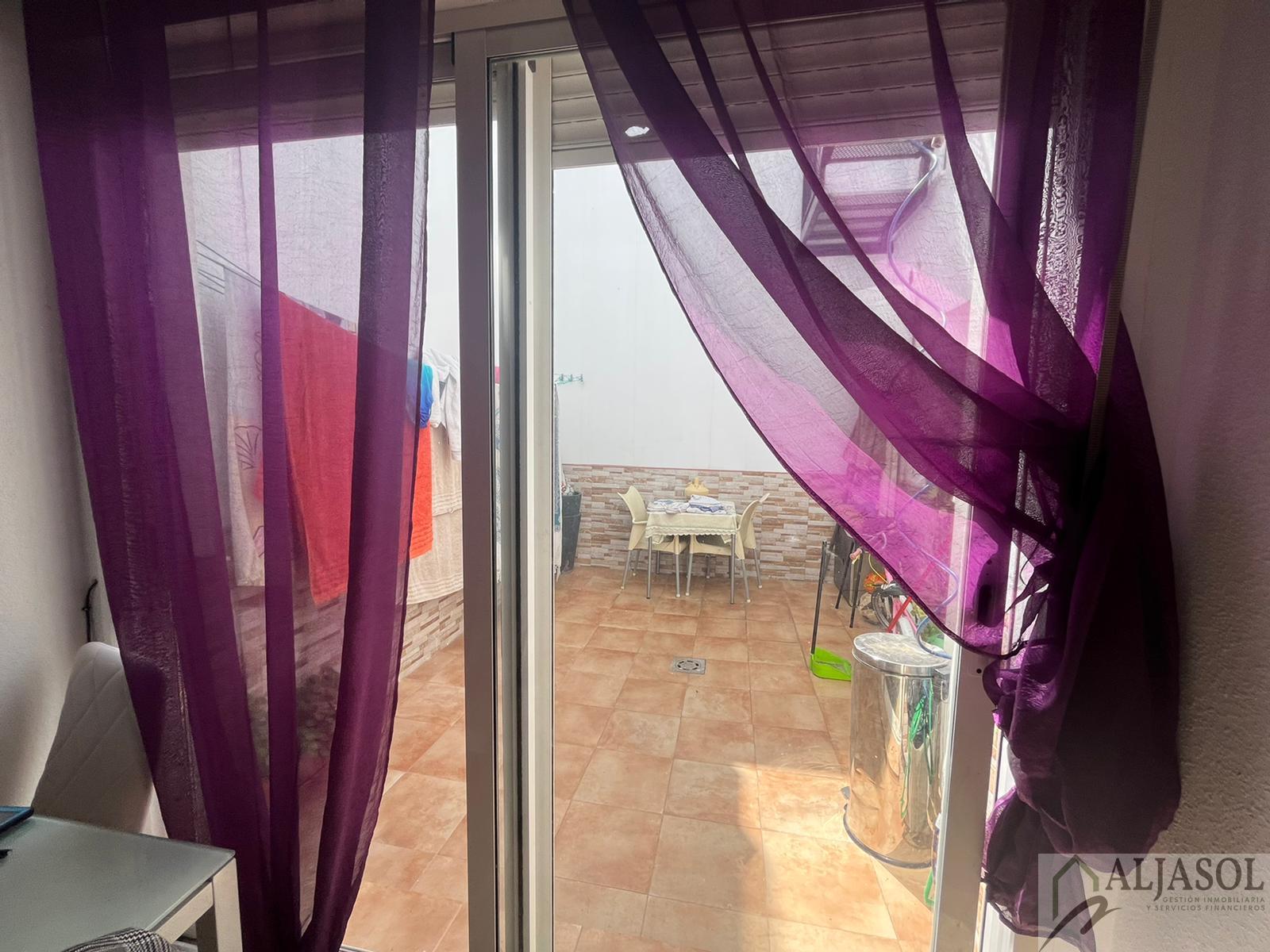For sale of house in Gines