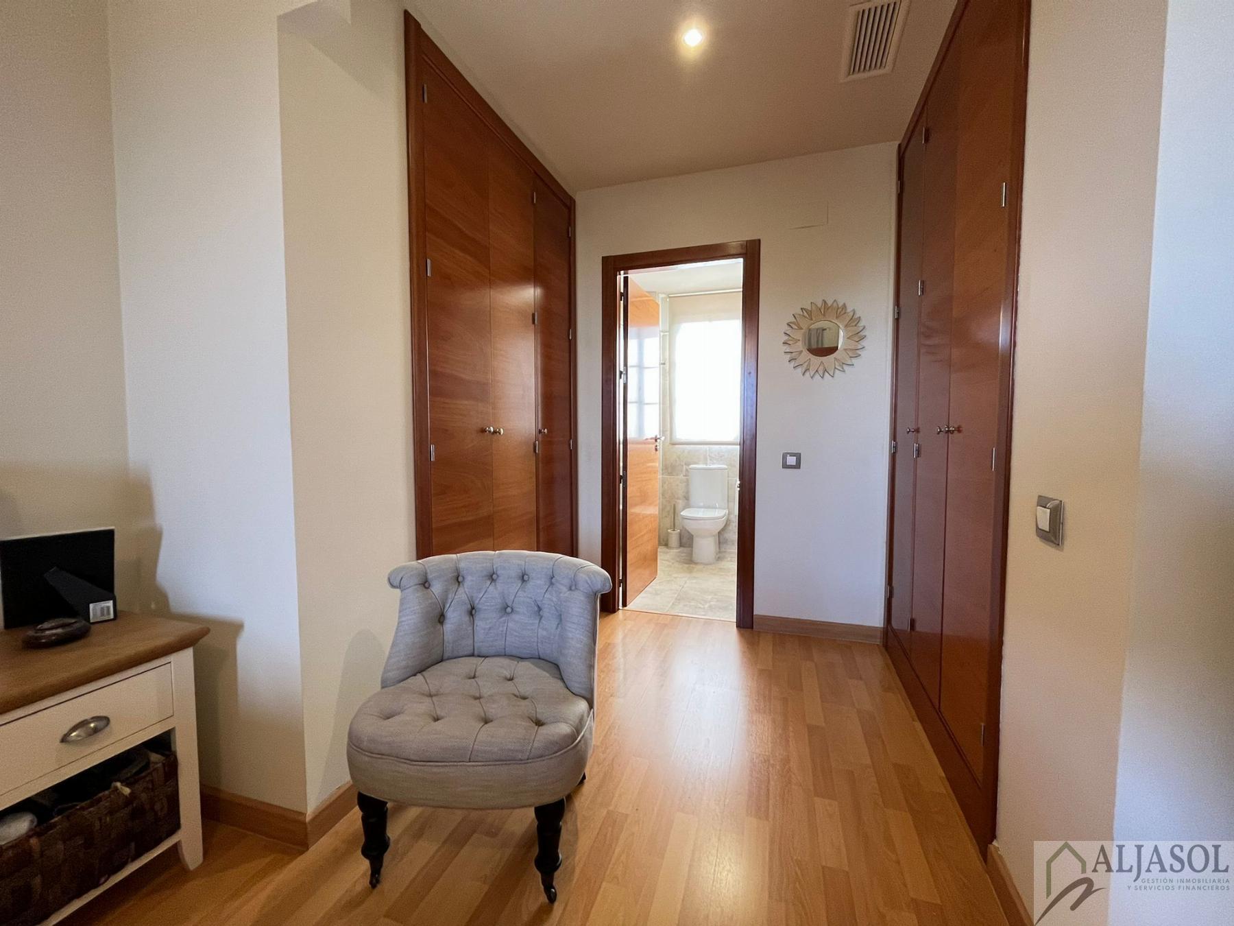 For sale of chalet in Palomares del Río