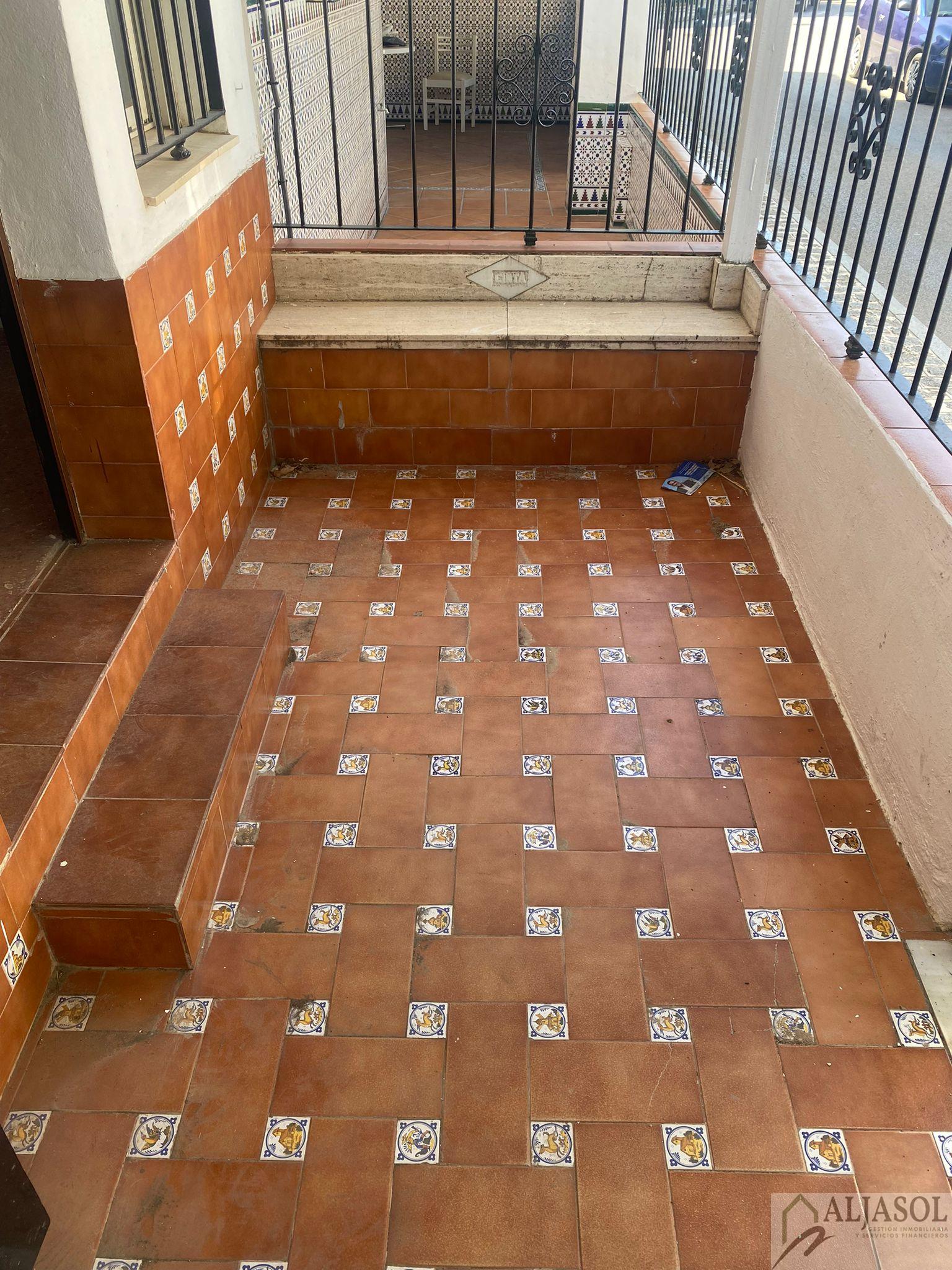 For sale of house in Villanueva del Ariscal