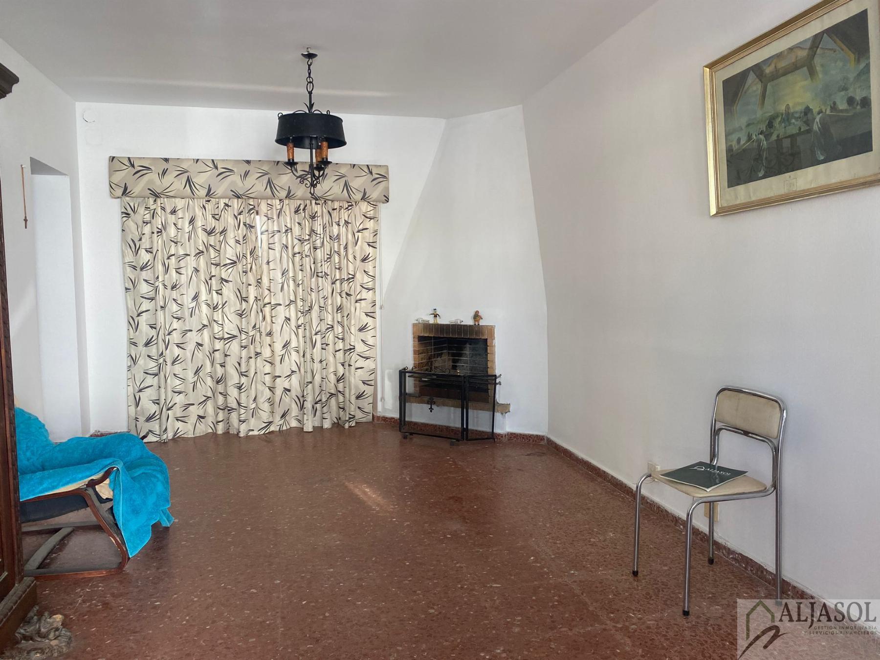 For sale of house in Villanueva del Ariscal