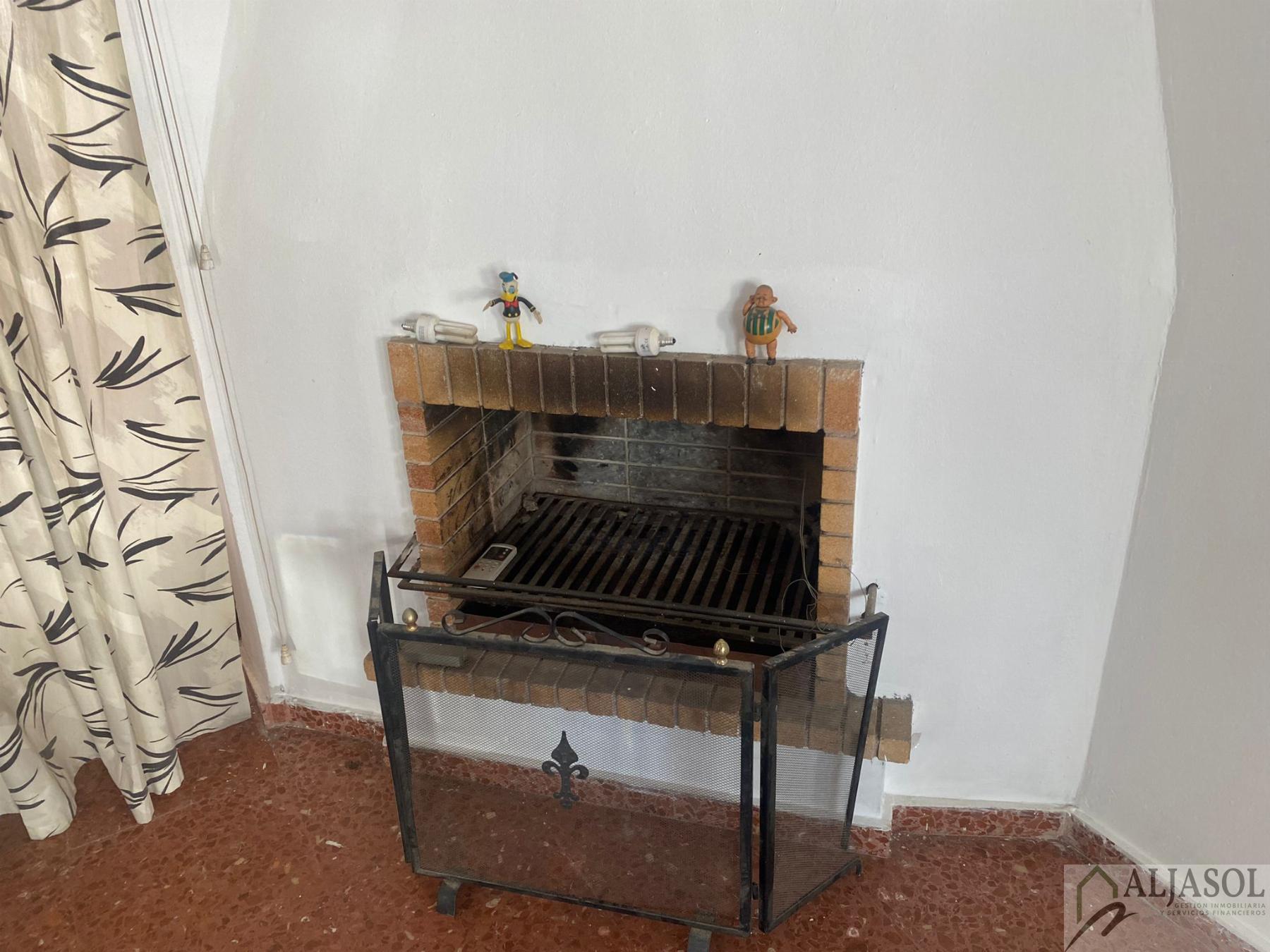 For sale of house in Villanueva del Ariscal