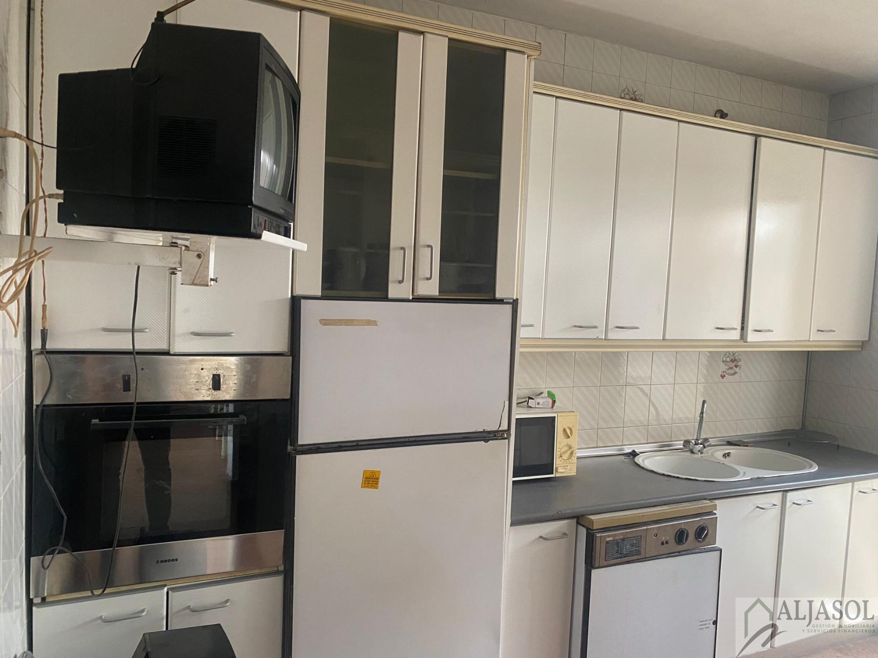 For sale of house in Villanueva del Ariscal